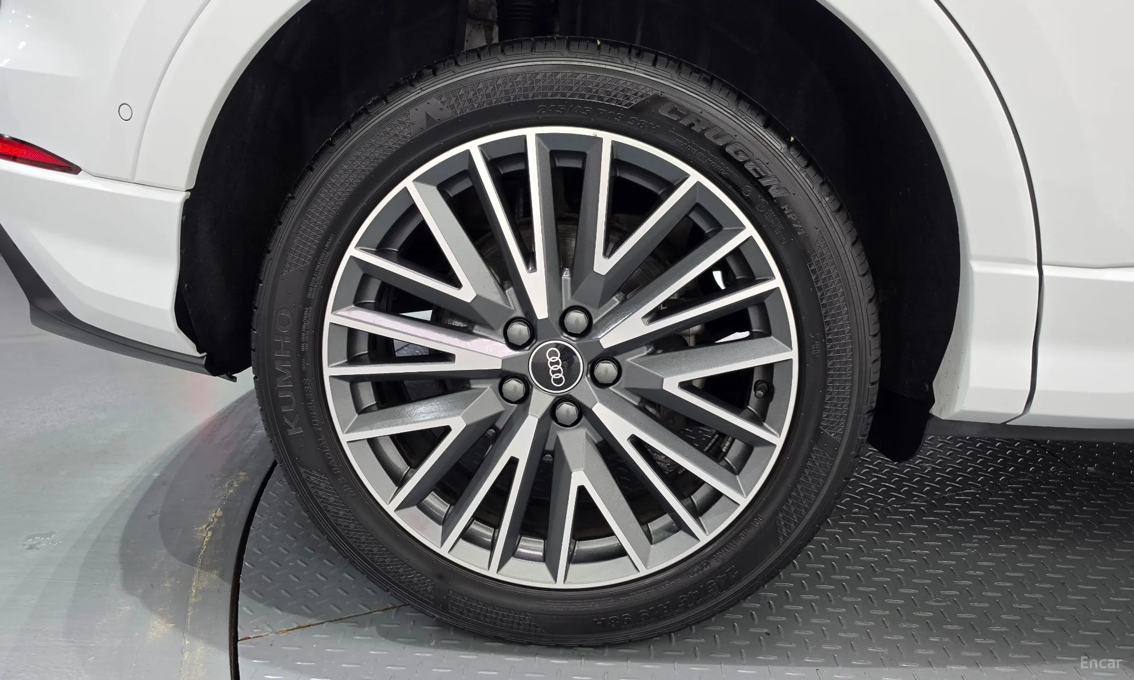 Audi Q3 (F3) превью 5