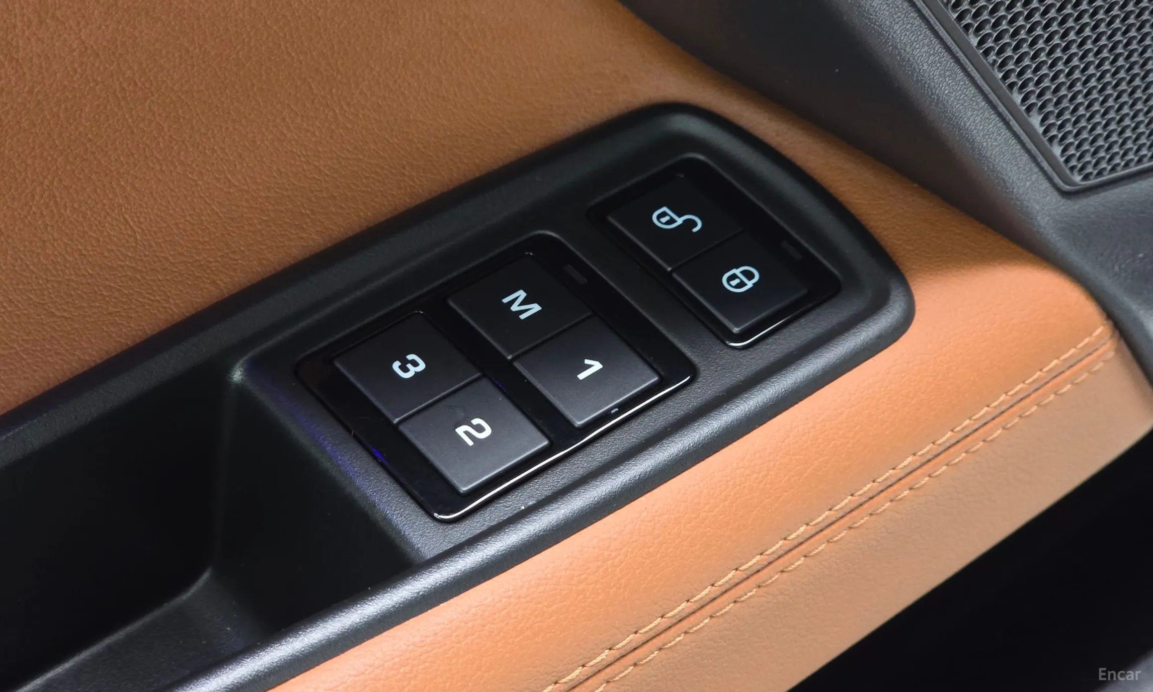 Jaguar XE превью 14