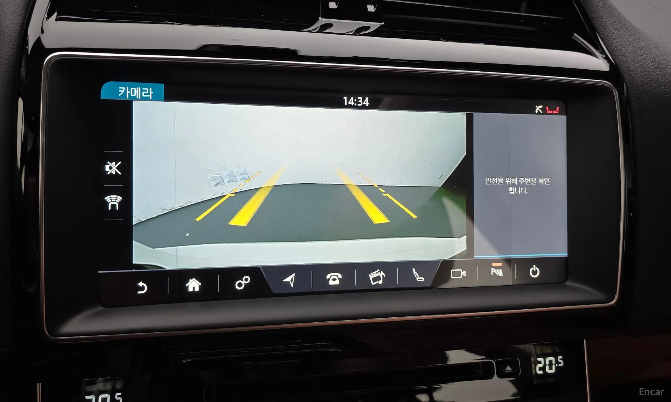 Jaguar XE превью 15