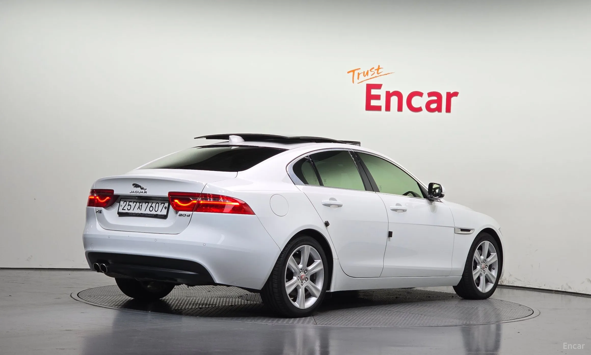 Jaguar XE превью 2