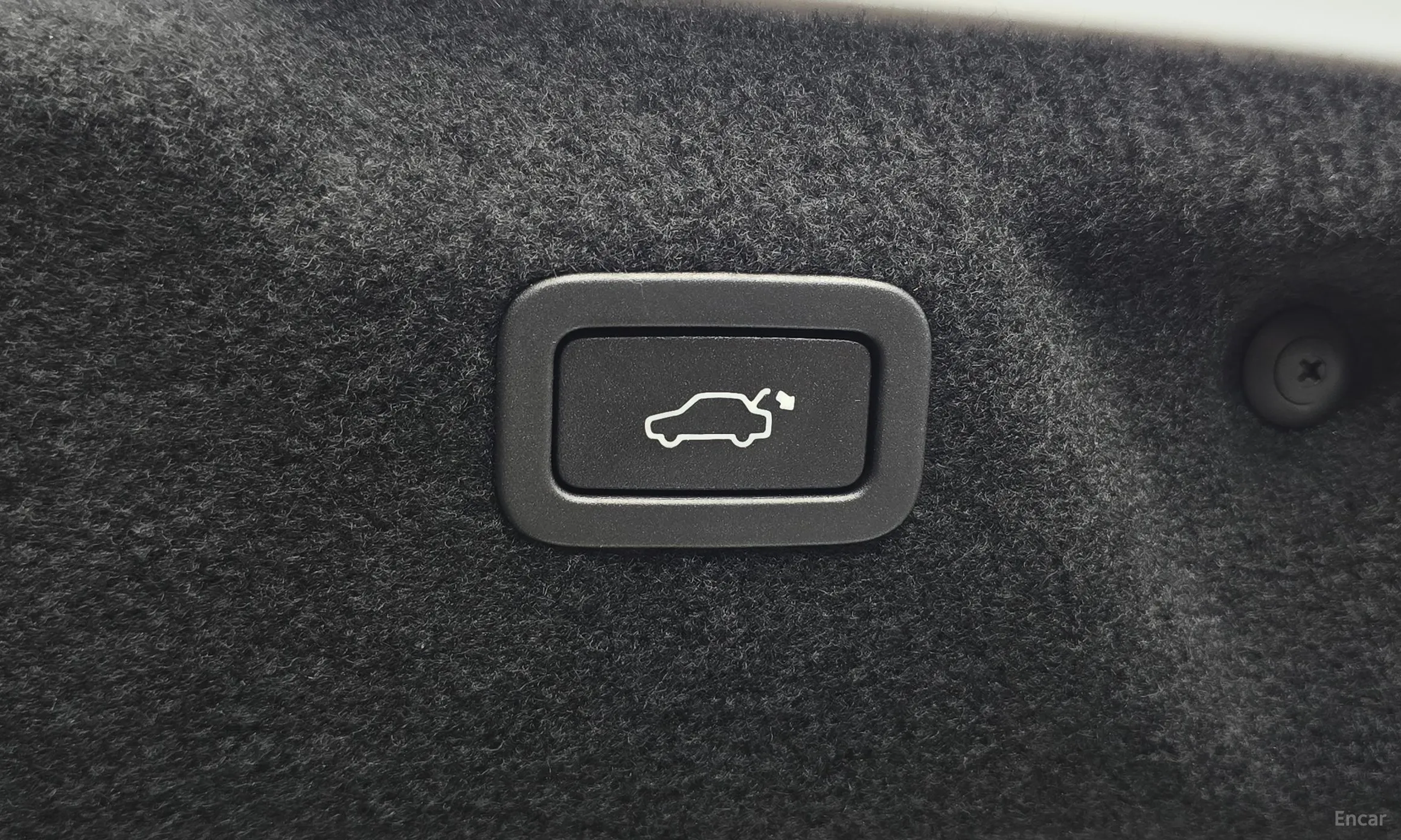 Jaguar XE превью 19