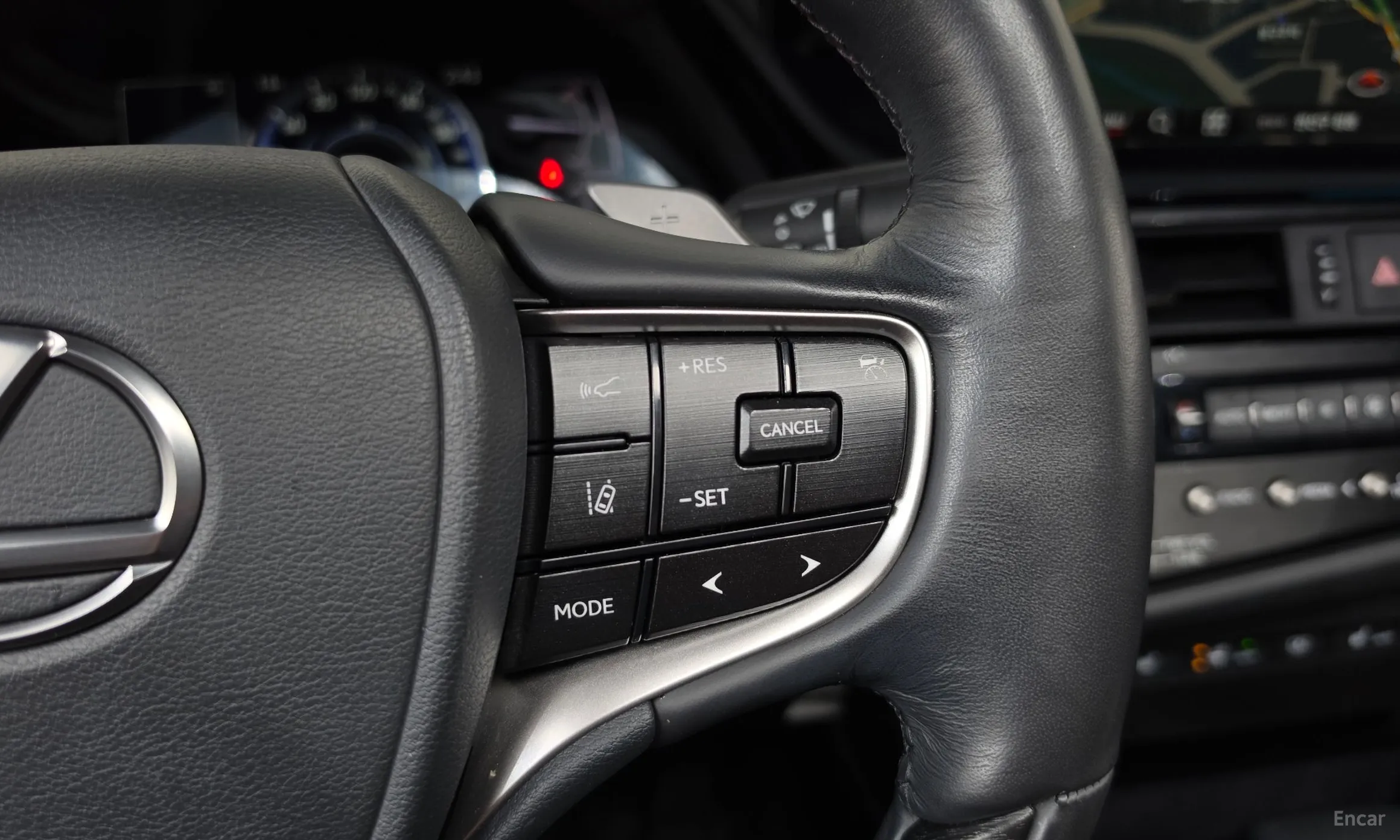 Lexus ES300h 7th Generation превью 16