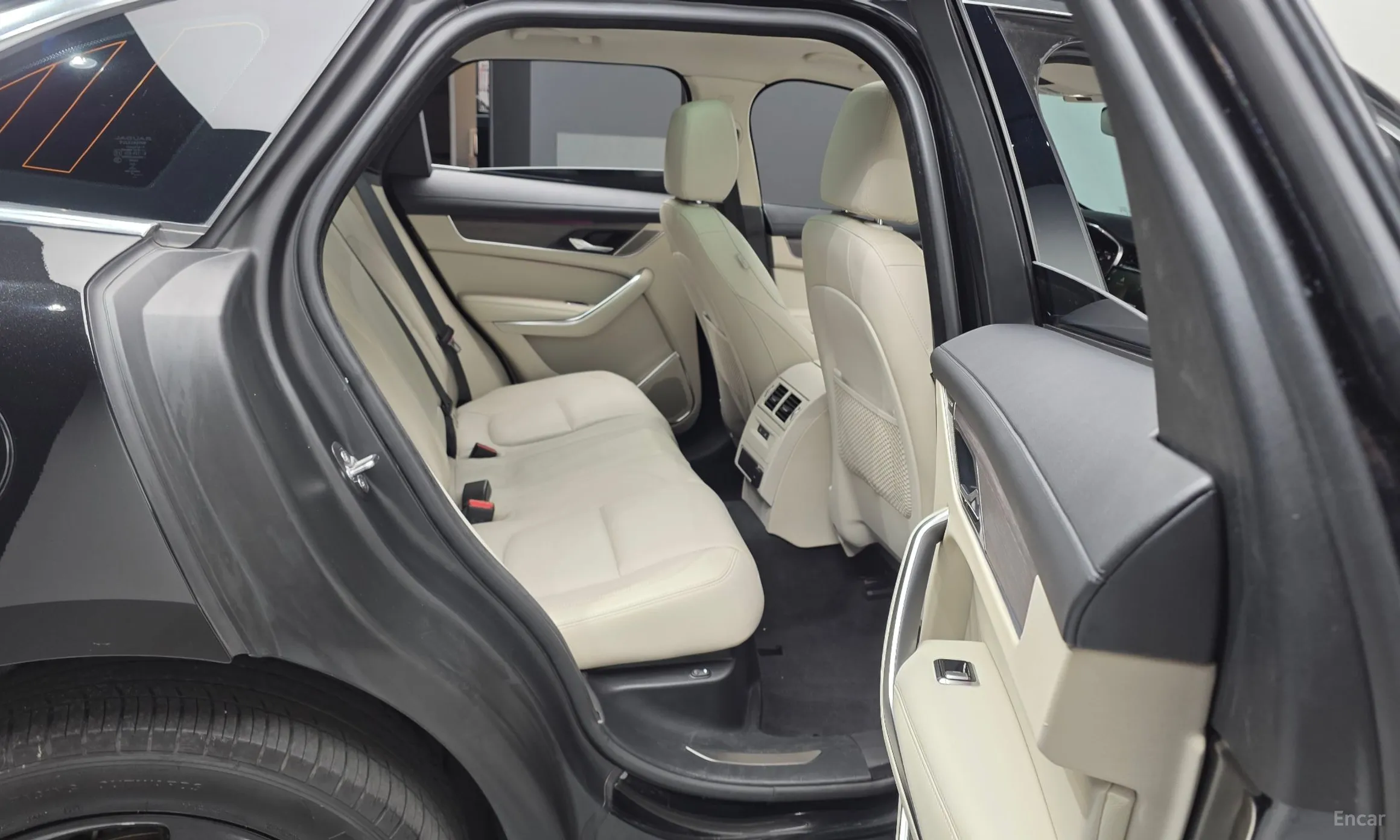 Jaguar F-PACE превью 12