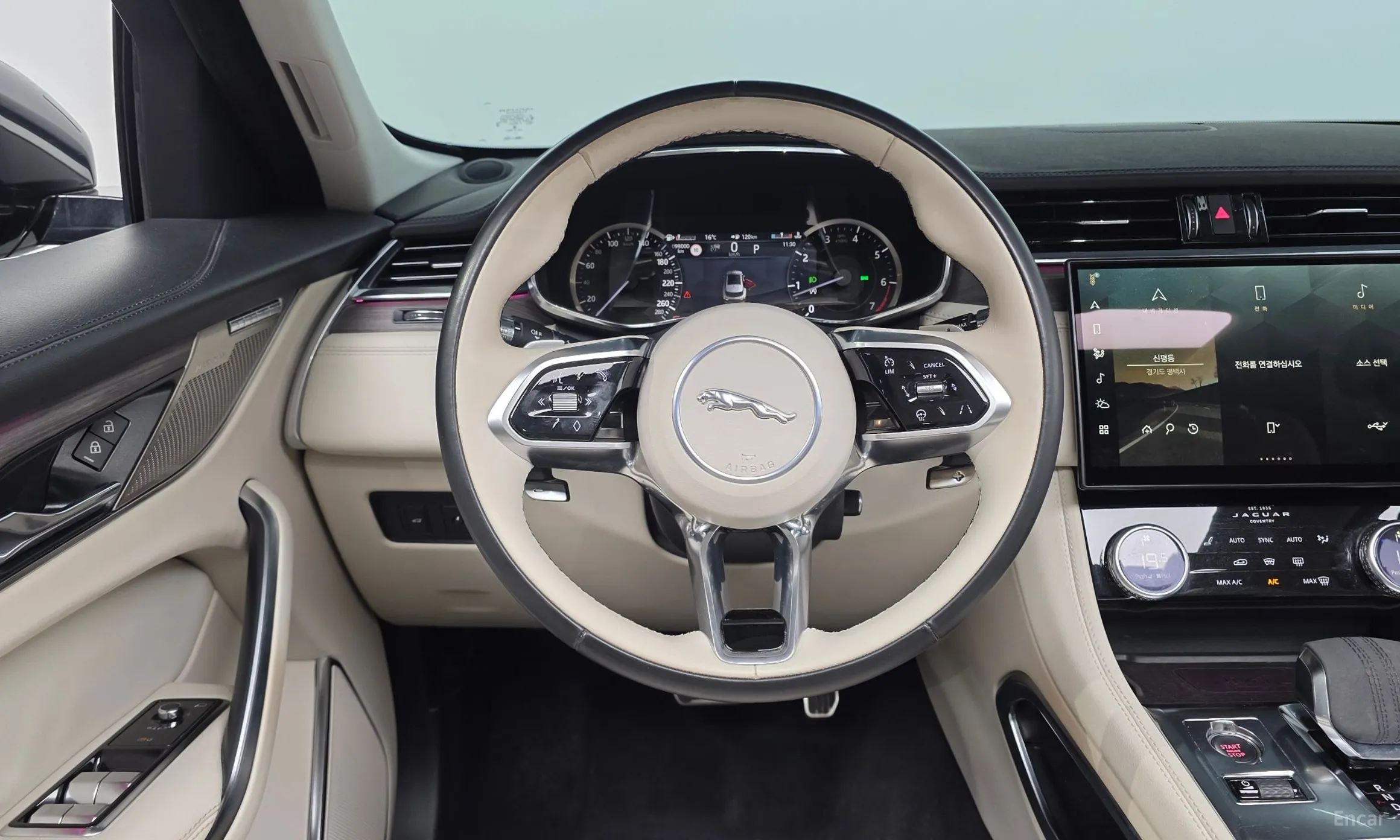 Jaguar F-PACE превью 13