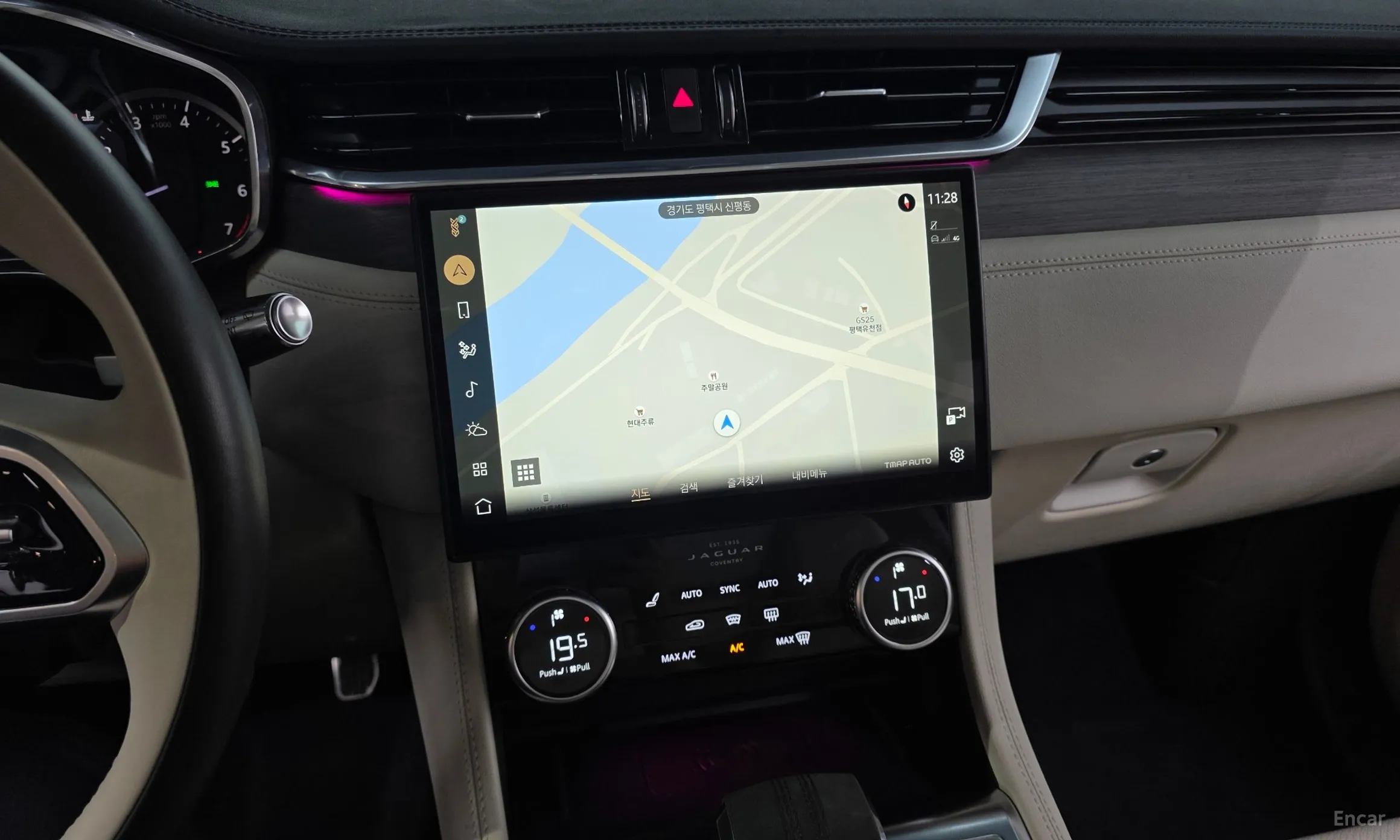 Jaguar F-PACE превью 14