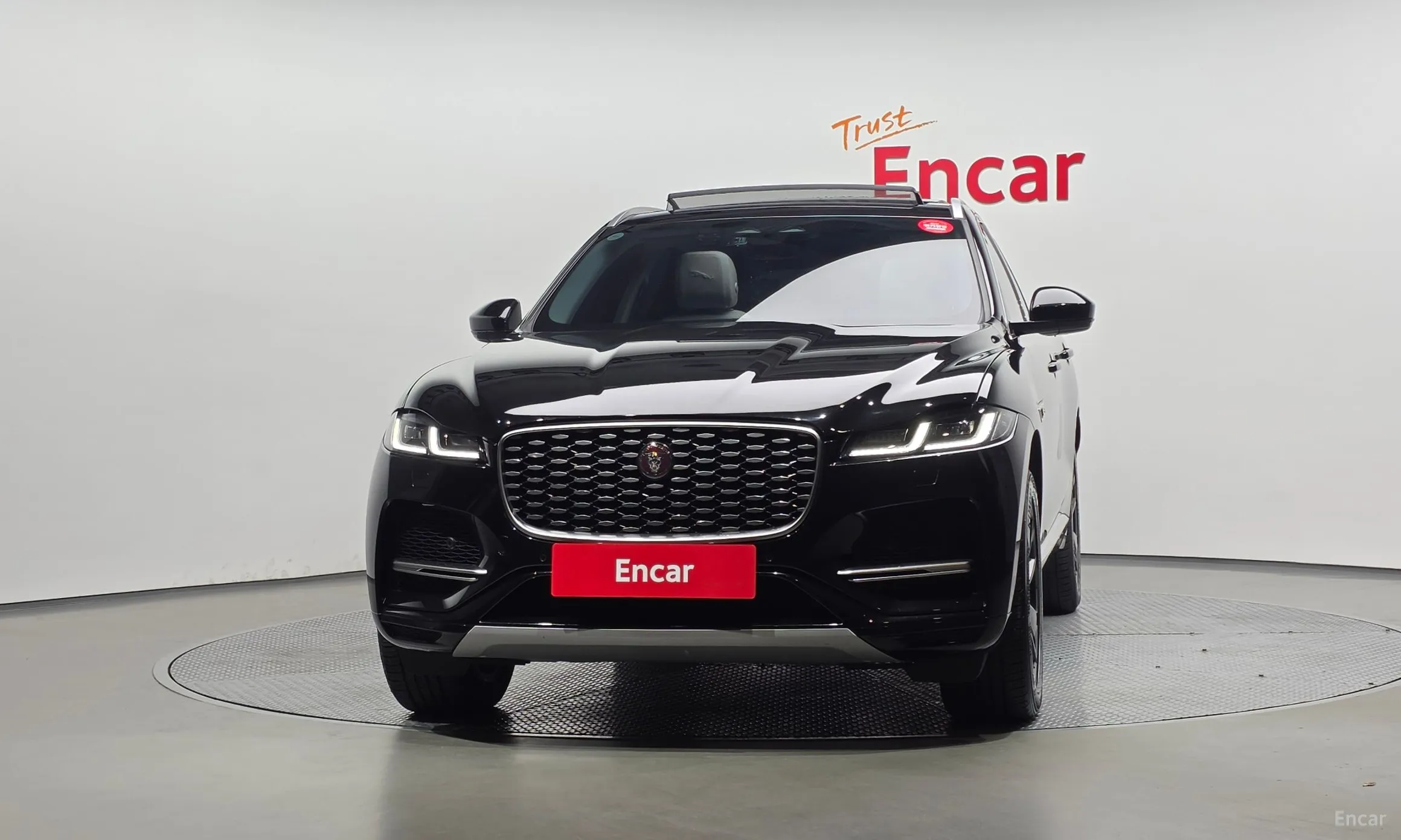 Jaguar F-PACE превью 3