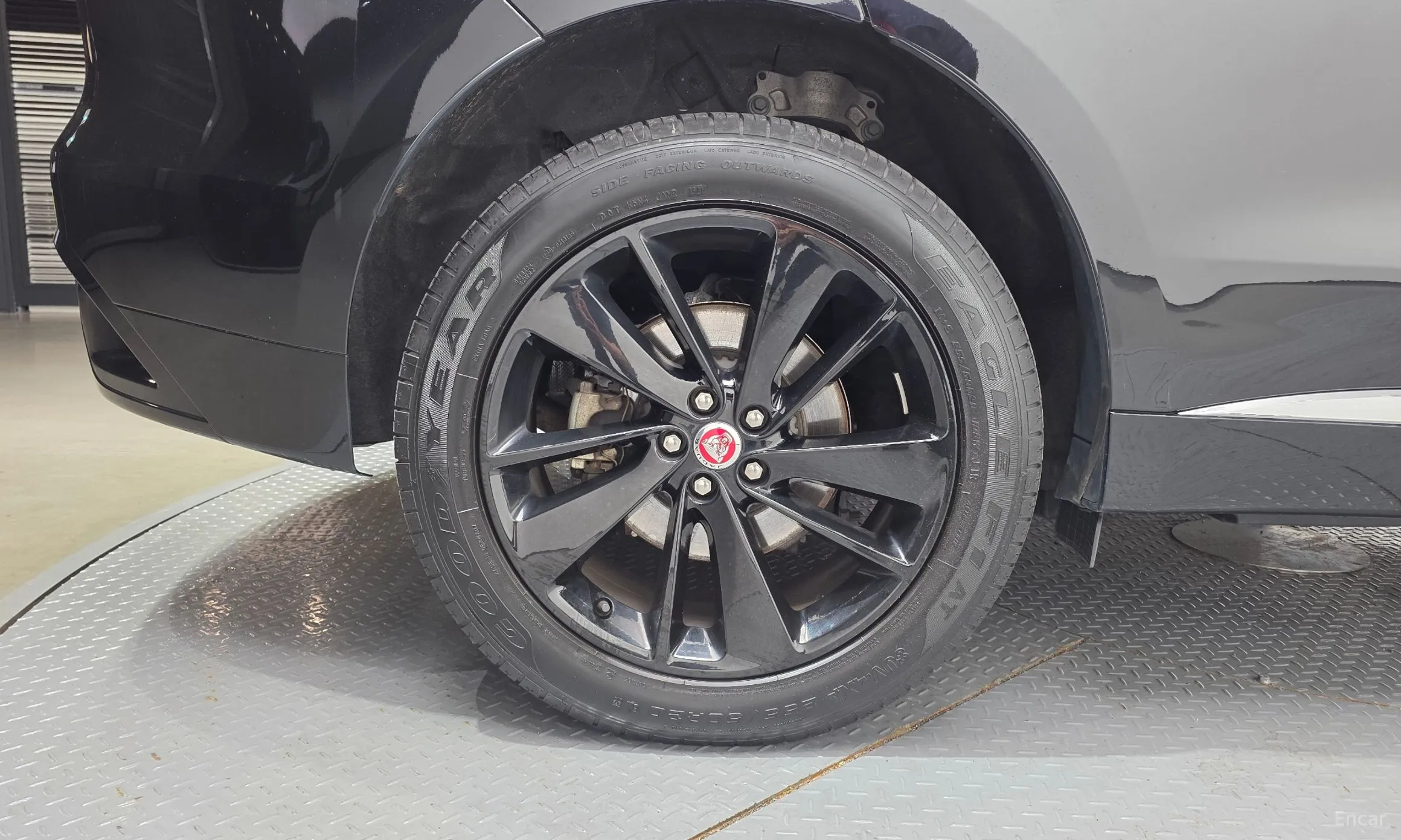 Jaguar F-PACE превью 5
