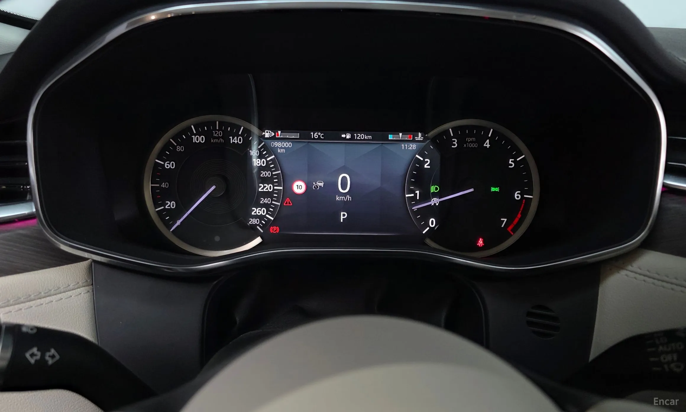 Jaguar F-PACE превью 8