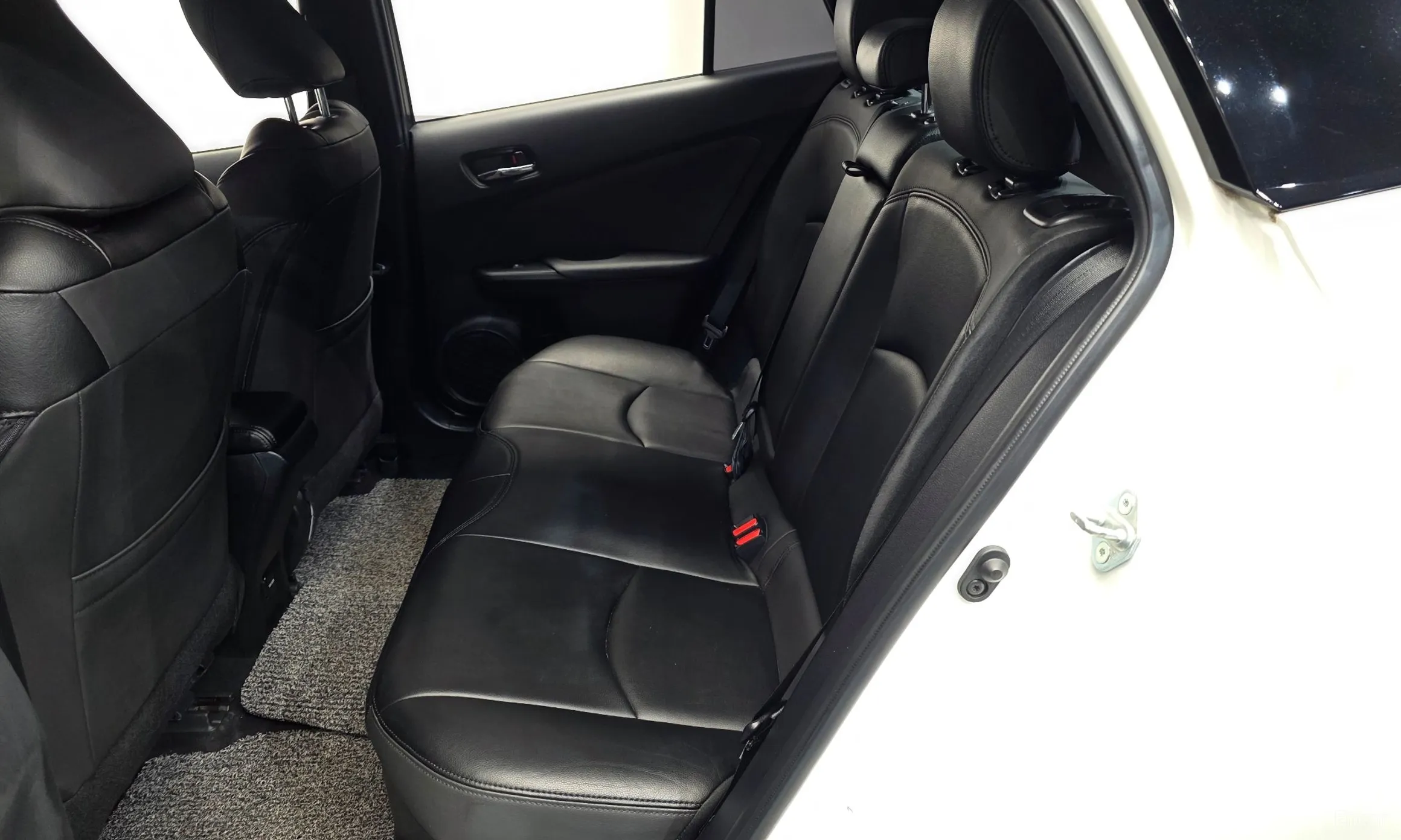 Toyota Prius 4th Generation превью 11