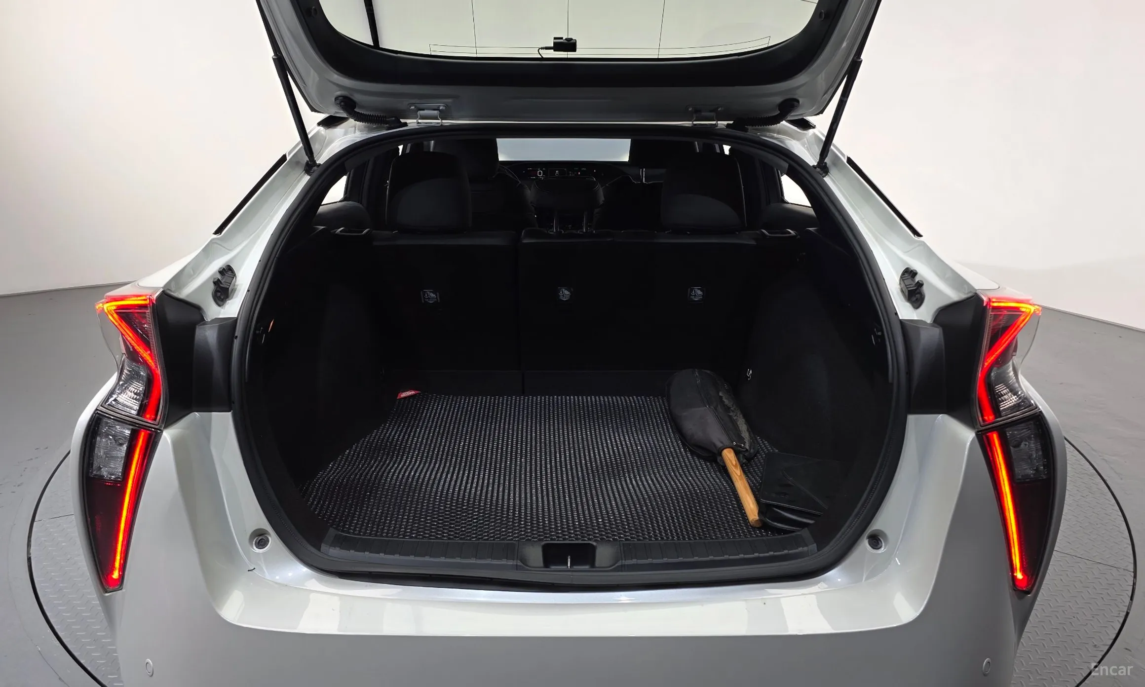 Toyota Prius 4th Generation превью 16