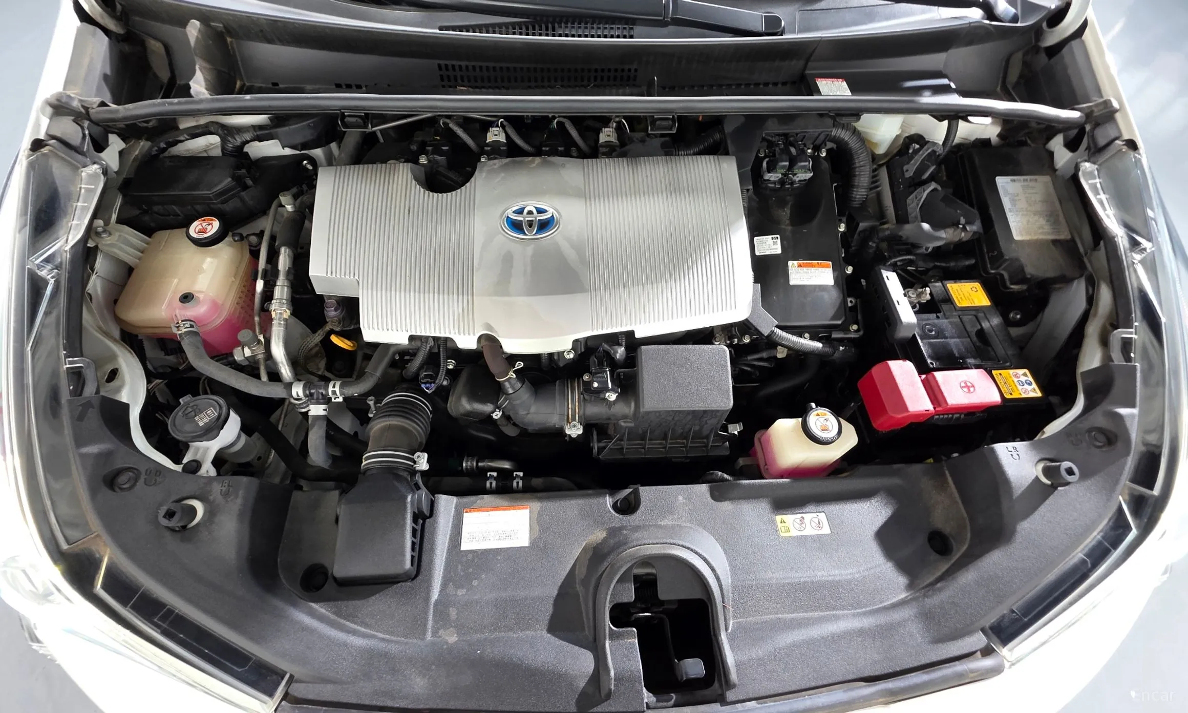 Toyota Prius 4th Generation превью 6