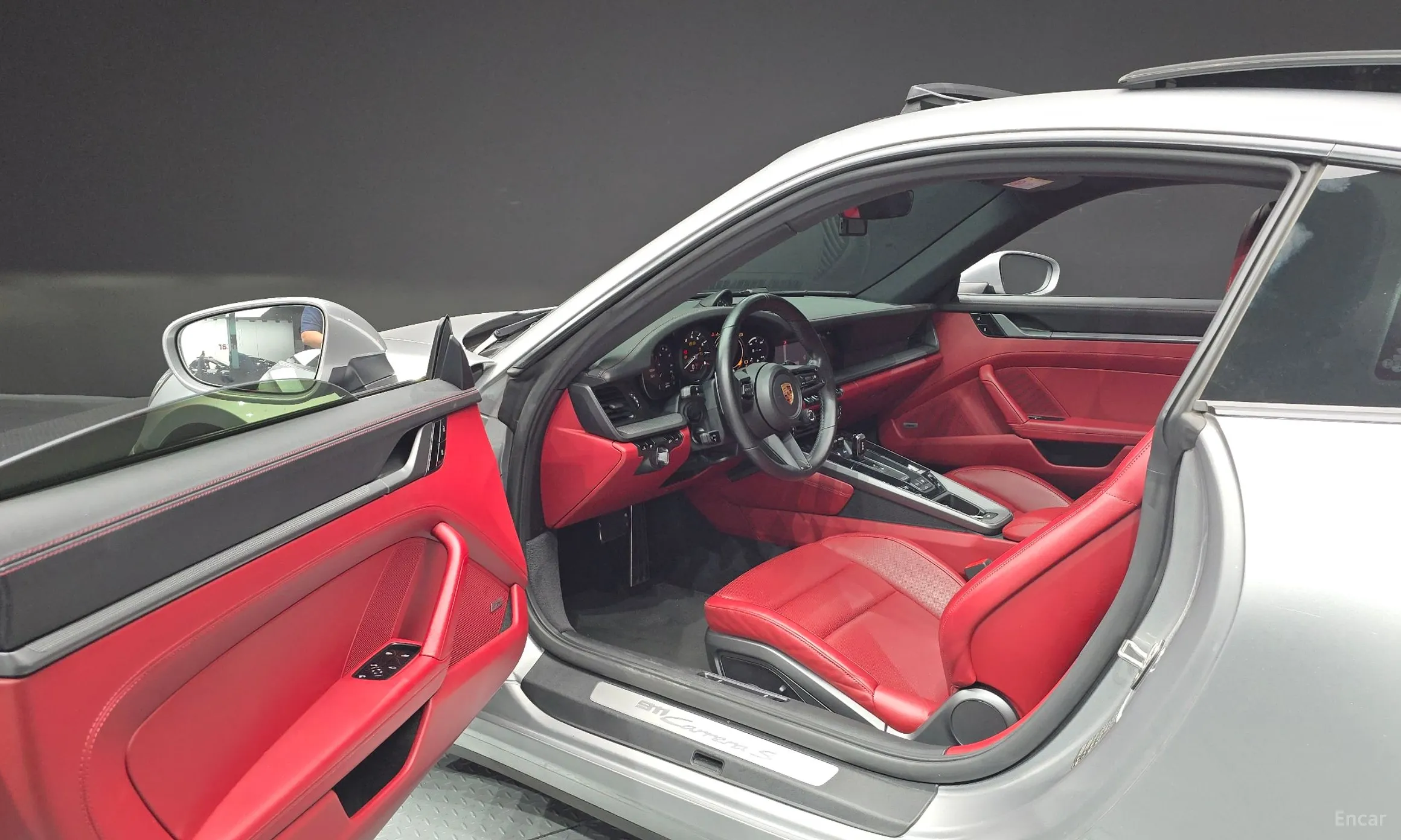 Porsche 911 (992) превью 10