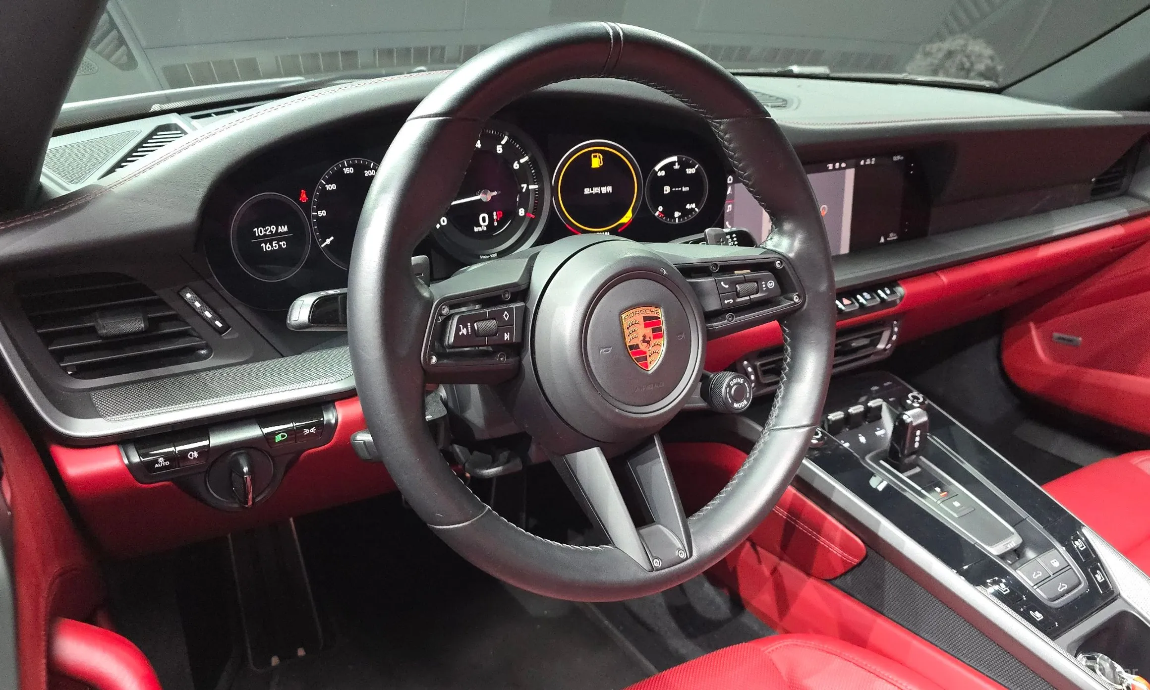 Porsche 911 (992) превью 13