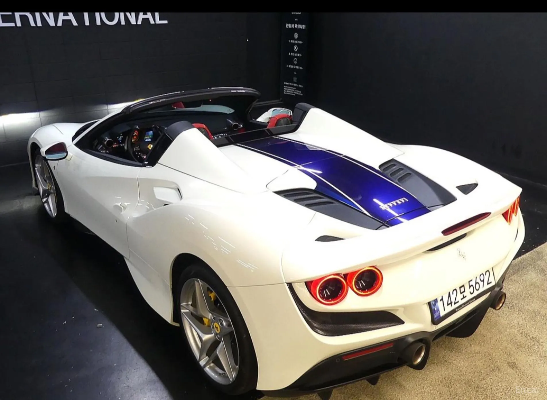 Ferrari F8 Spider превью 7