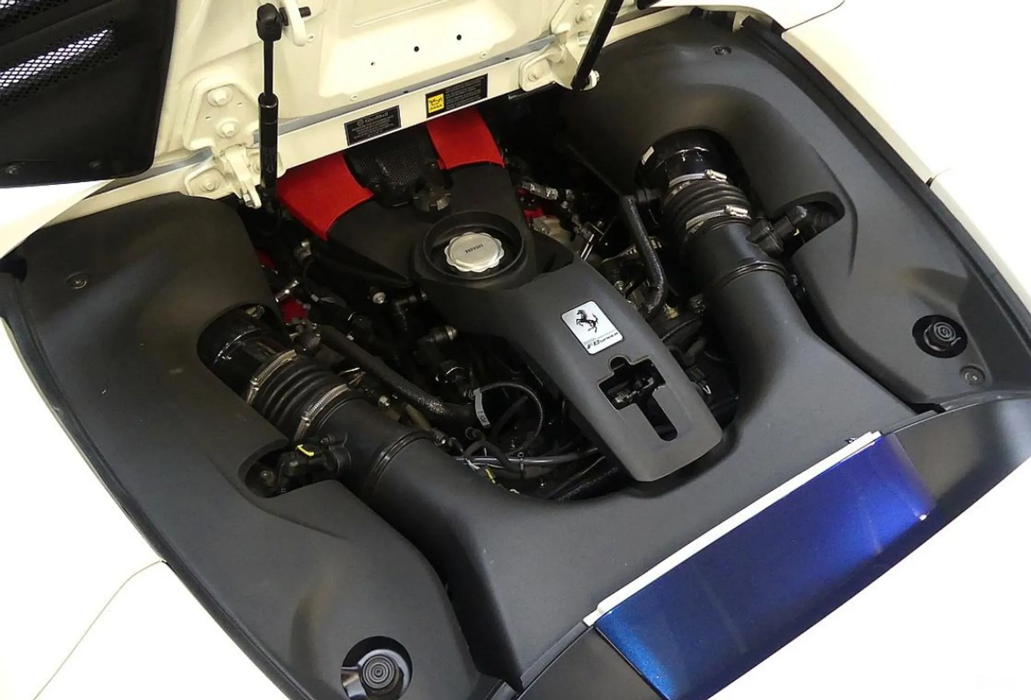 Ferrari F8 Spider превью 9