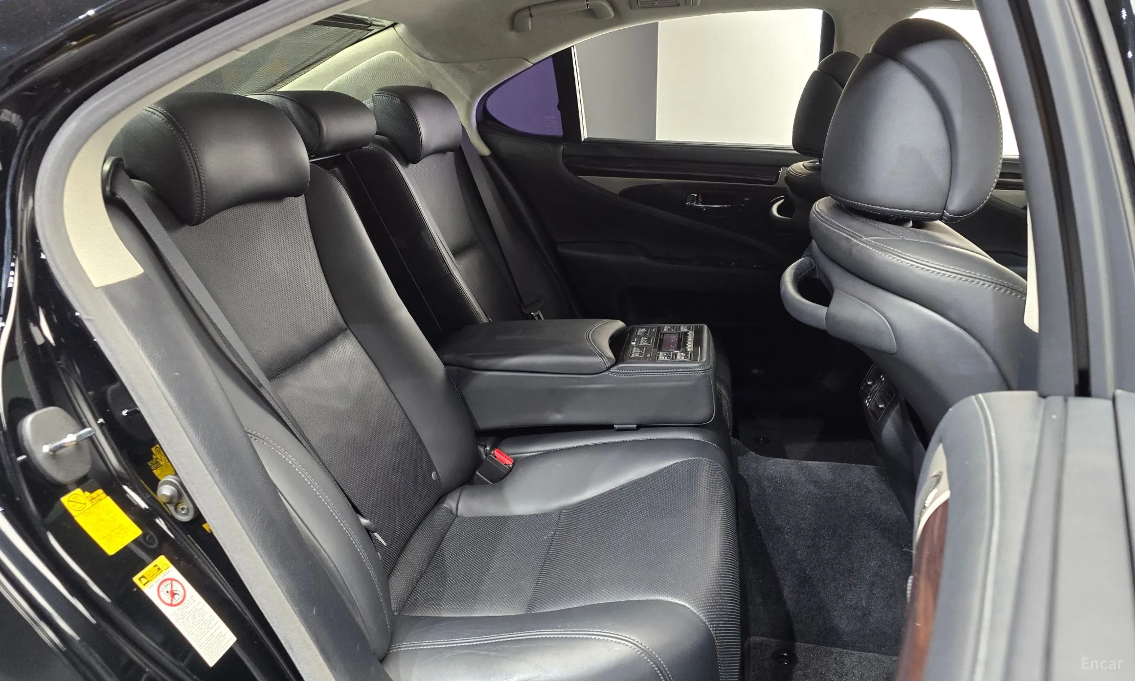 Lexus LS460 превью 11
