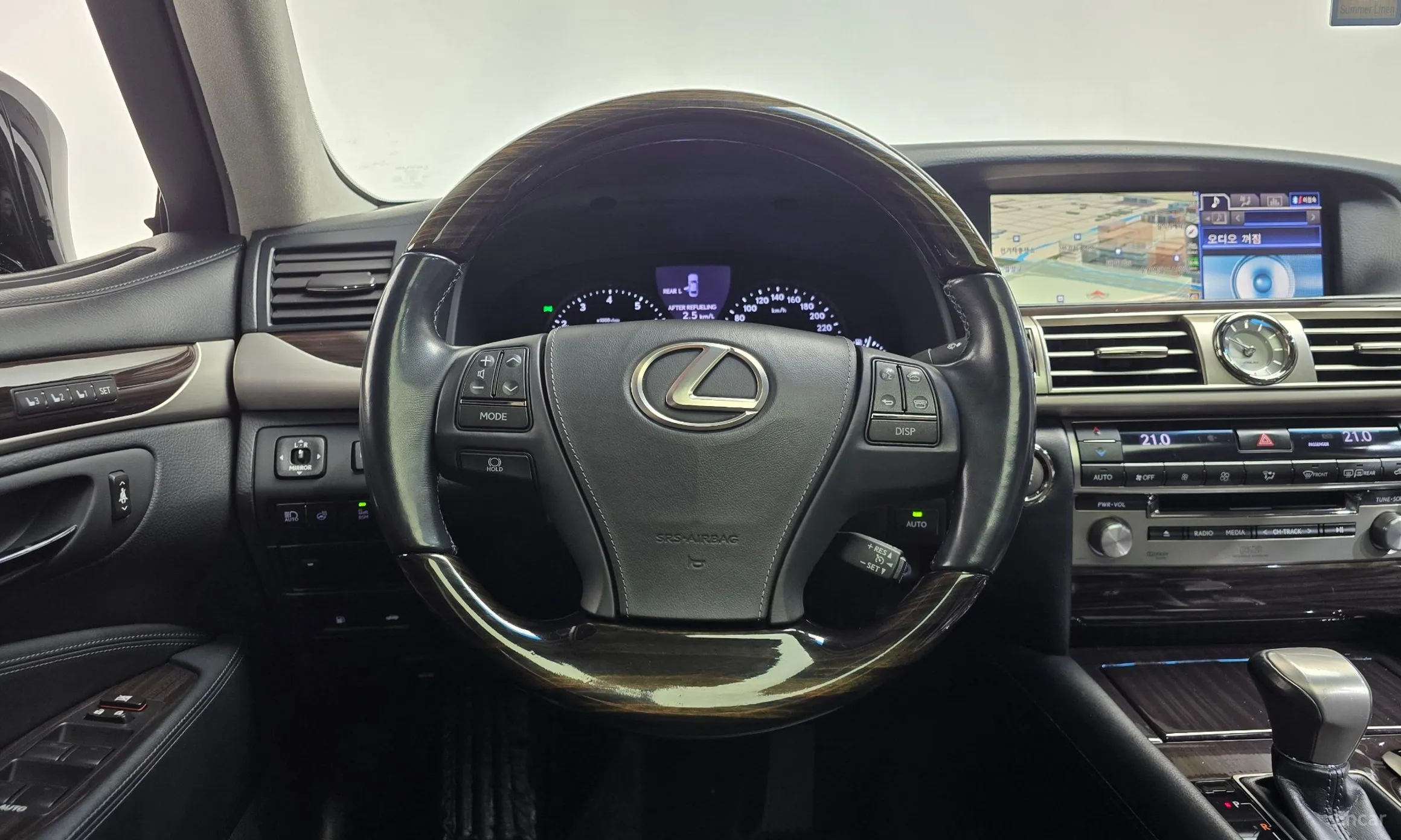 Lexus LS460 превью 14