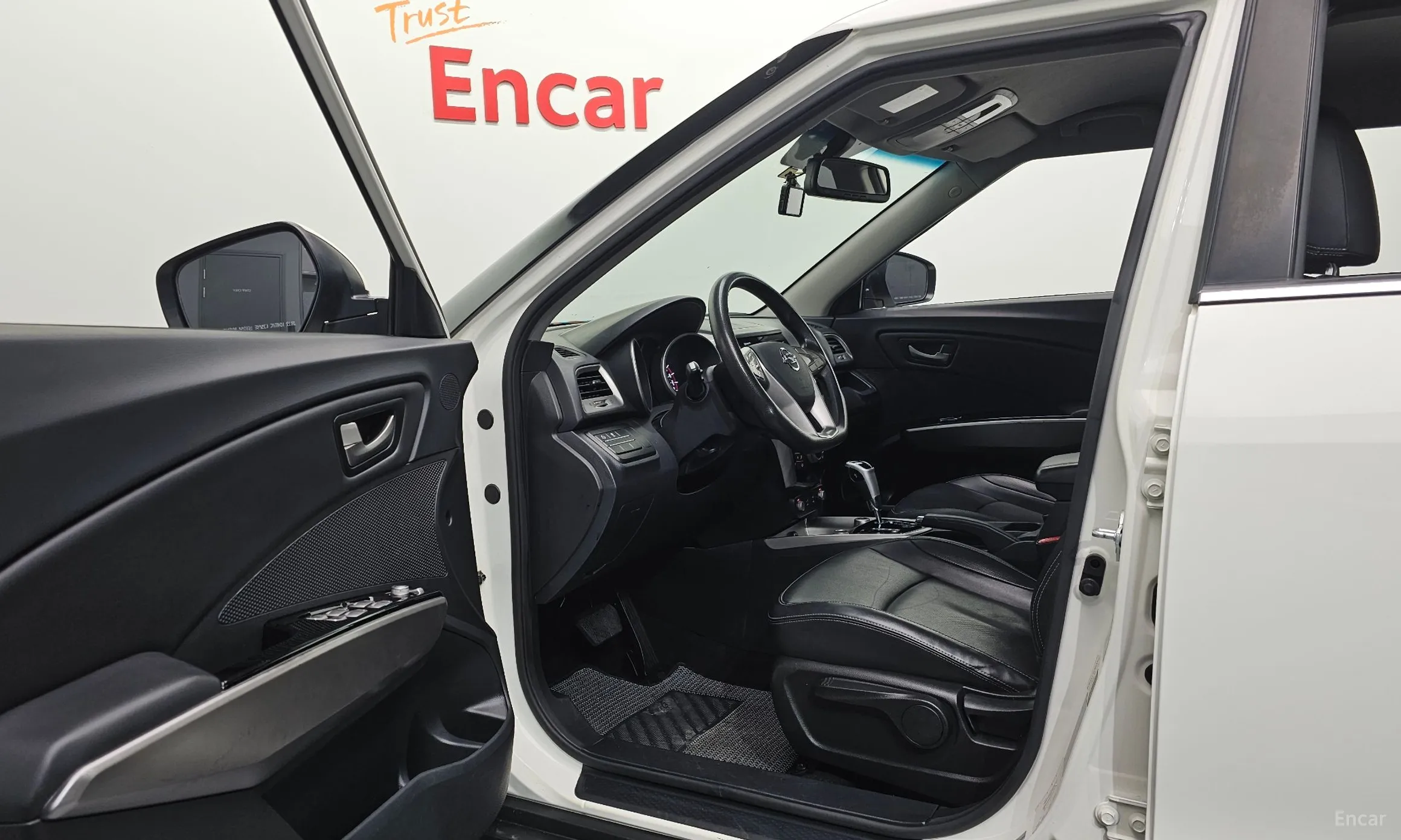 KG Mobility (SsangYong) Tivoli Armor превью 10