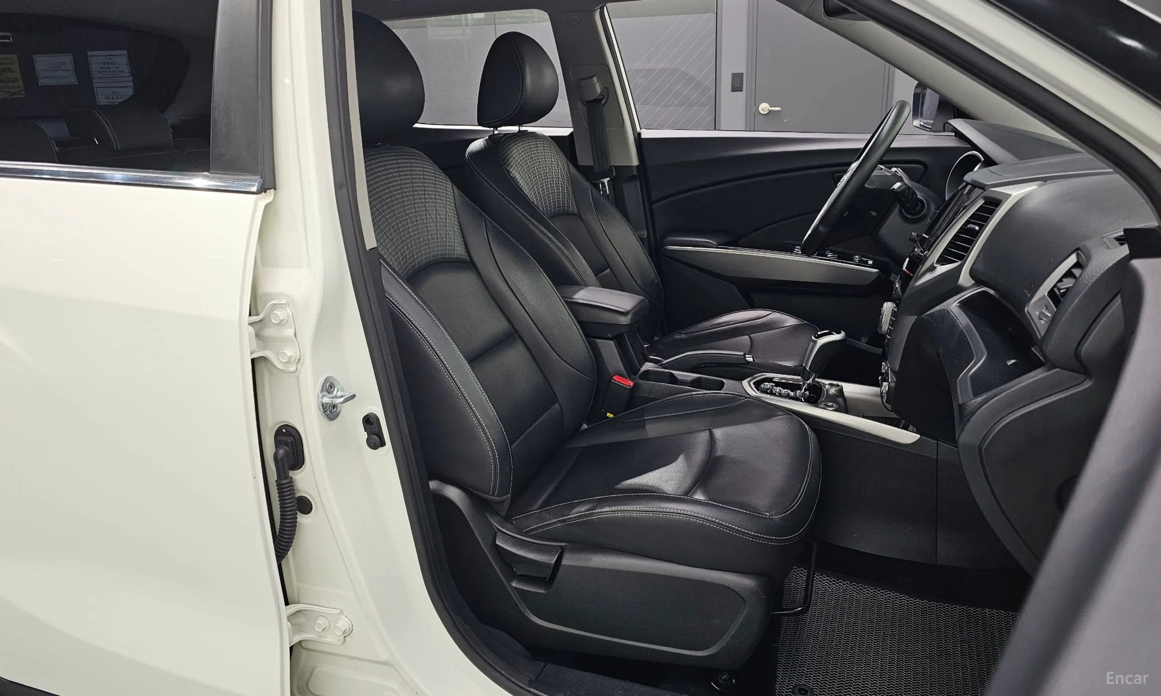KG Mobility (SsangYong) Tivoli Armor превью 12