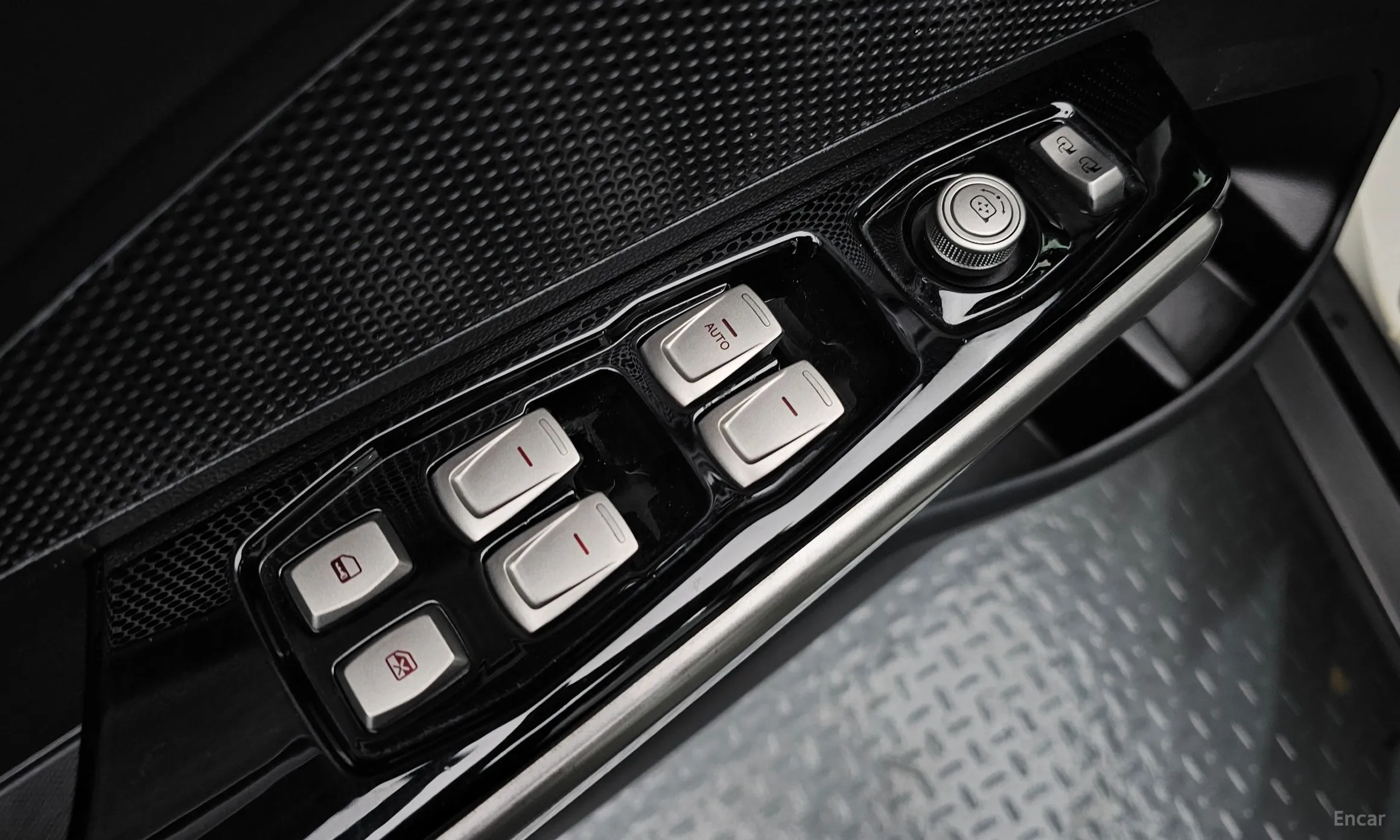 KG Mobility (SsangYong) Tivoli Armor превью 13