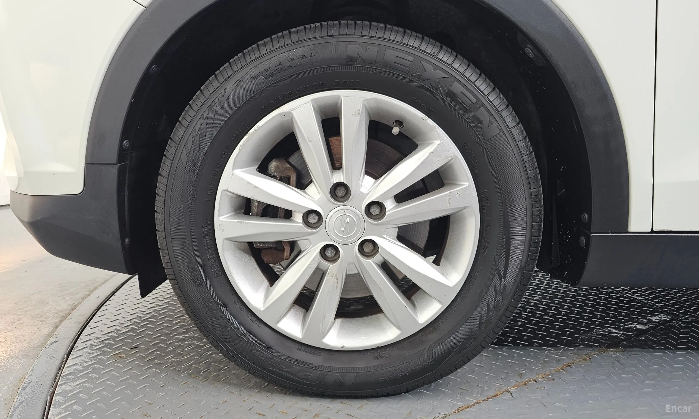 KG Mobility (SsangYong) Tivoli Armor превью 5