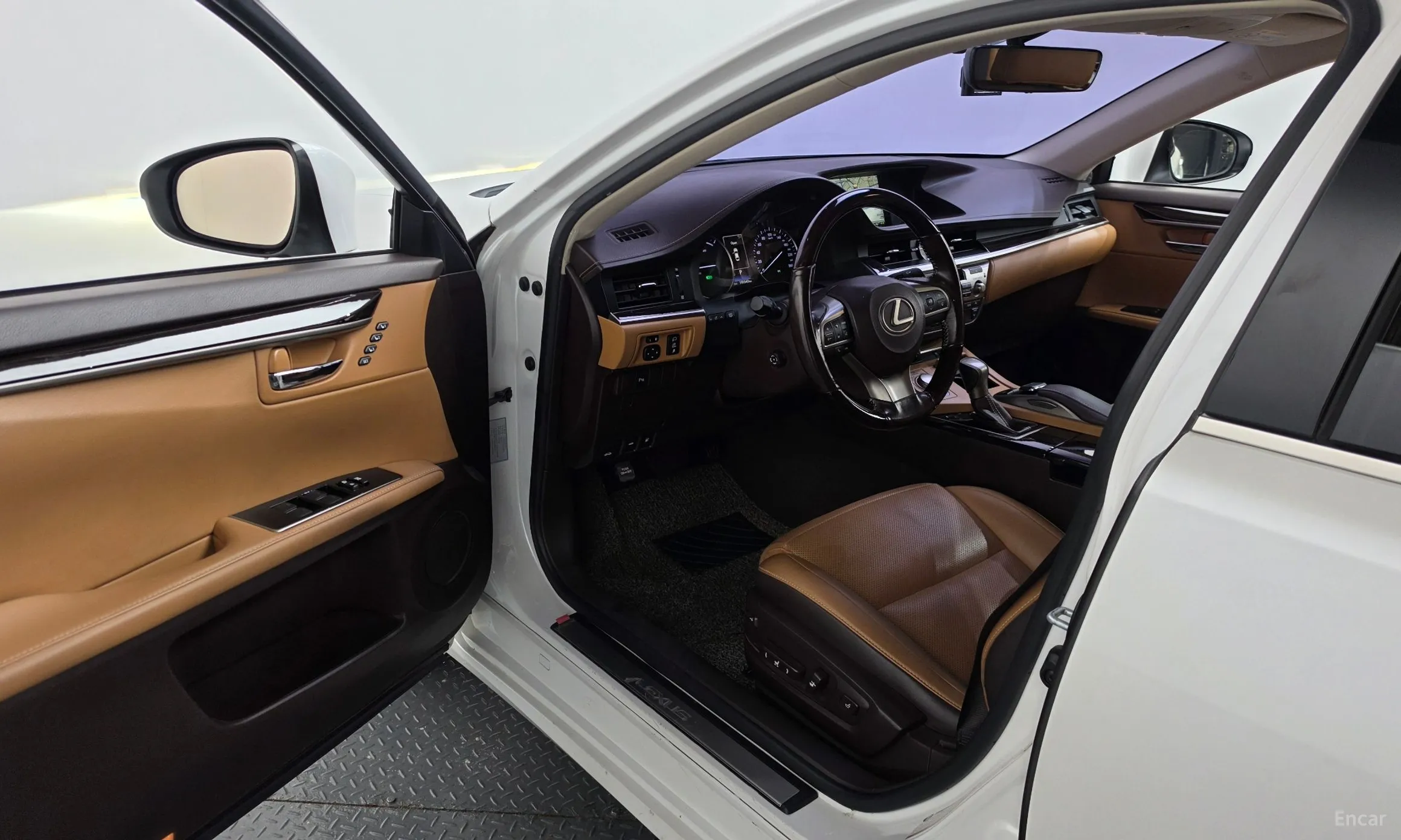 Lexus New ES300h превью 10