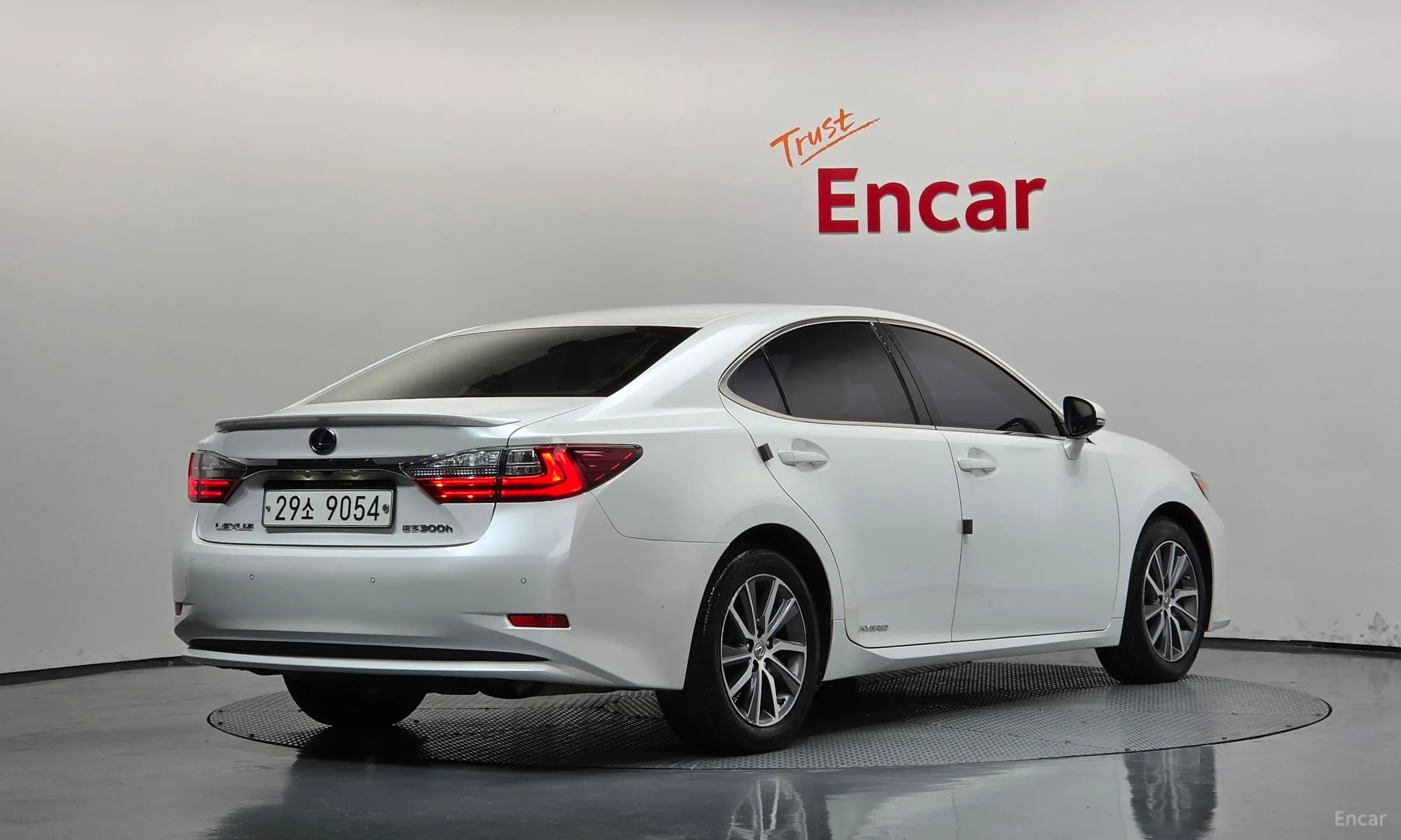 Lexus New ES300h