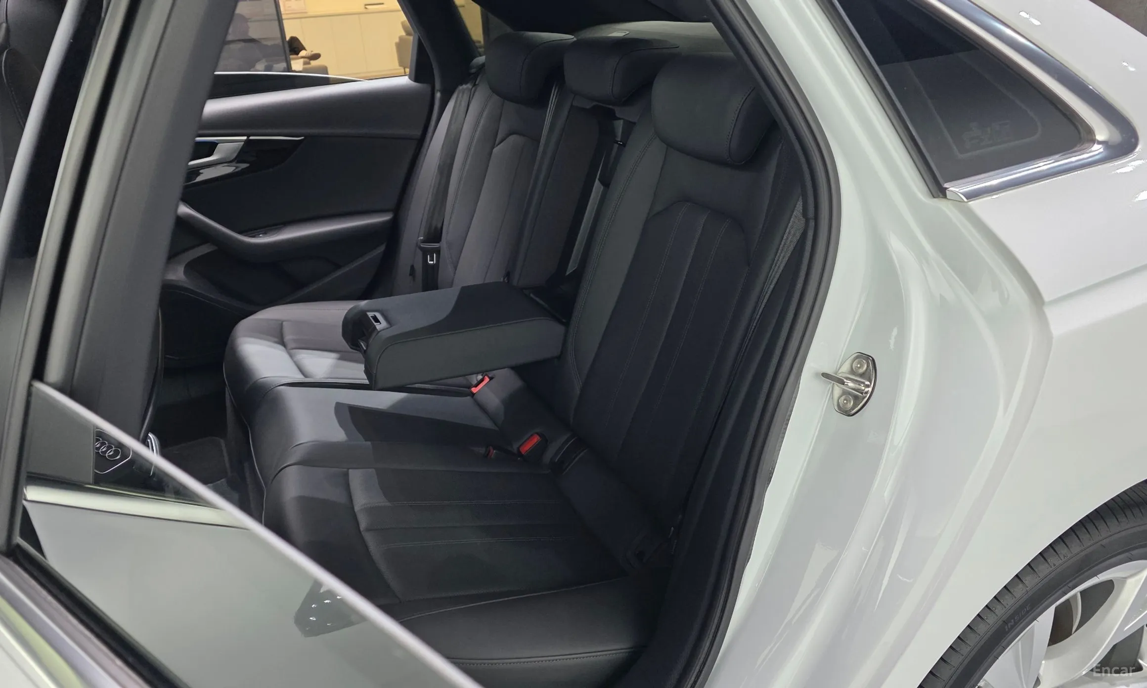Audi A4 (B9) превью 12