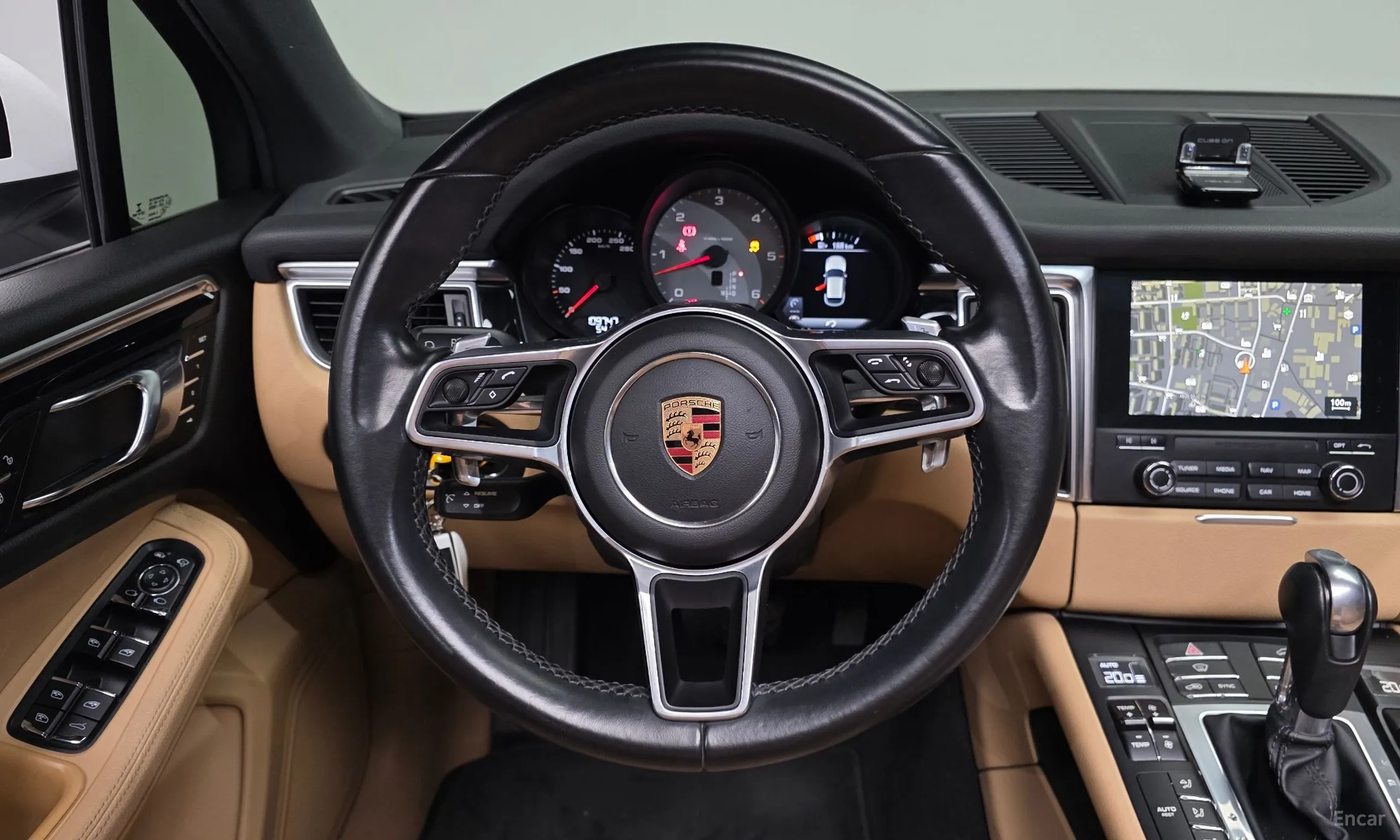 Porsche Macan превью 15