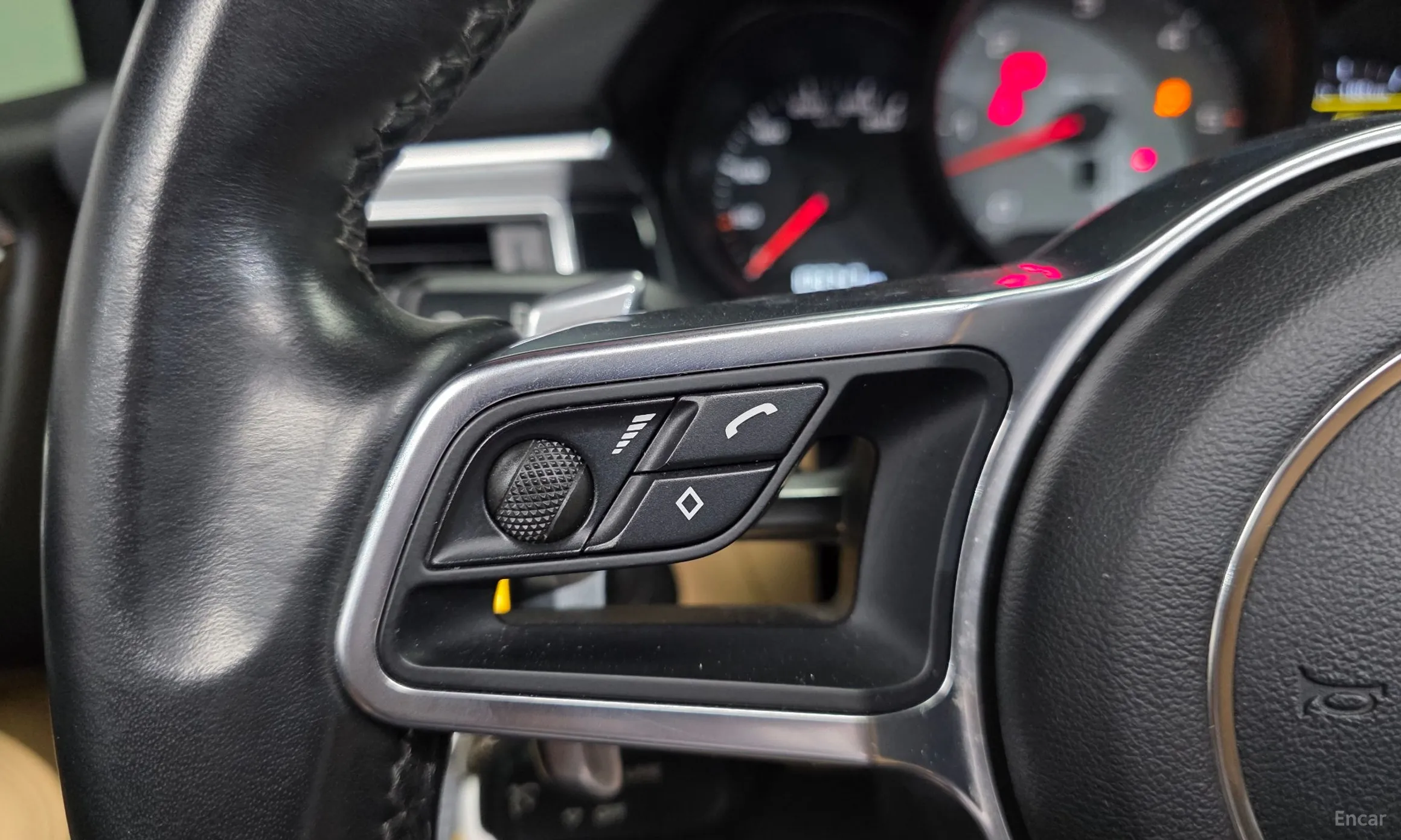 Porsche Macan превью 18