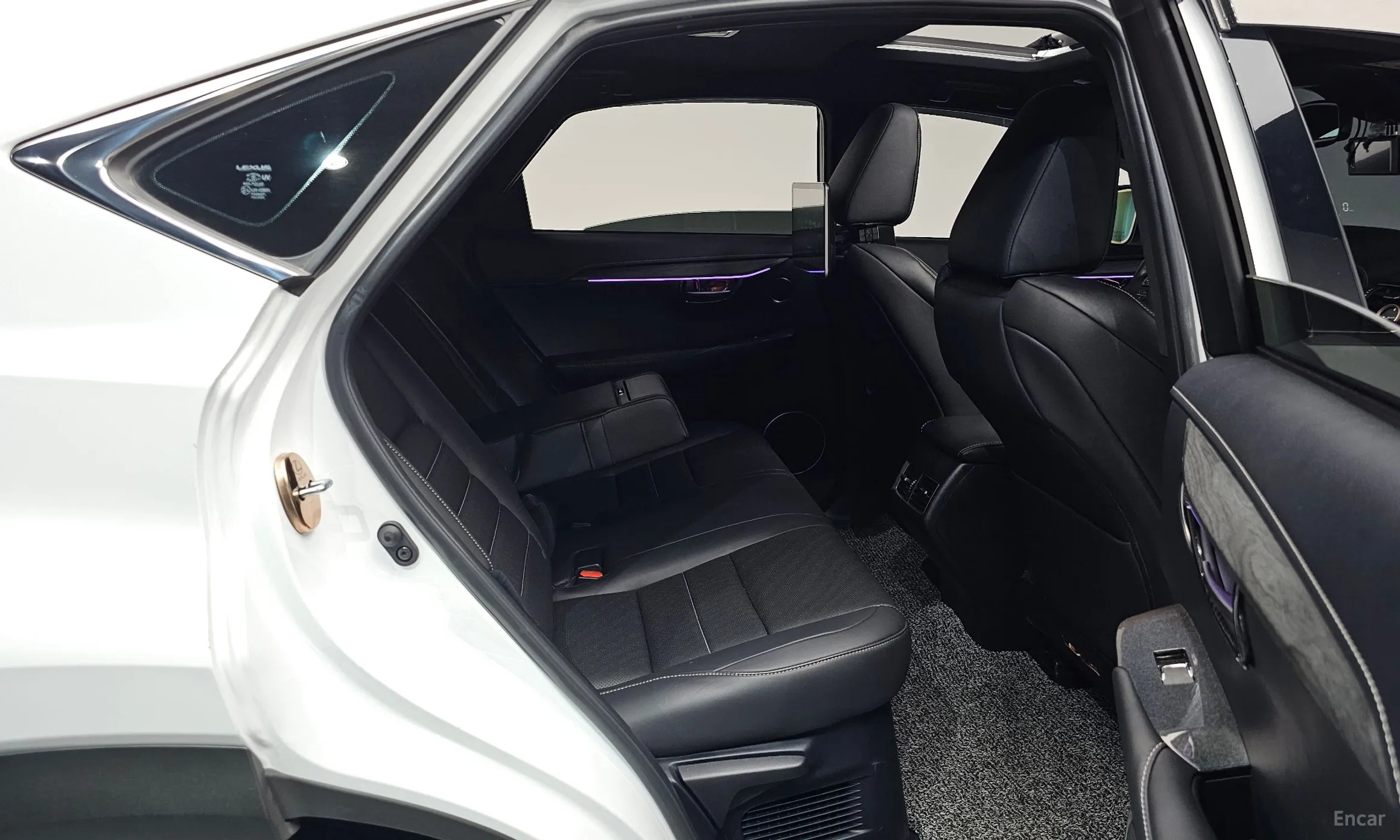 Lexus NX300 превью 11