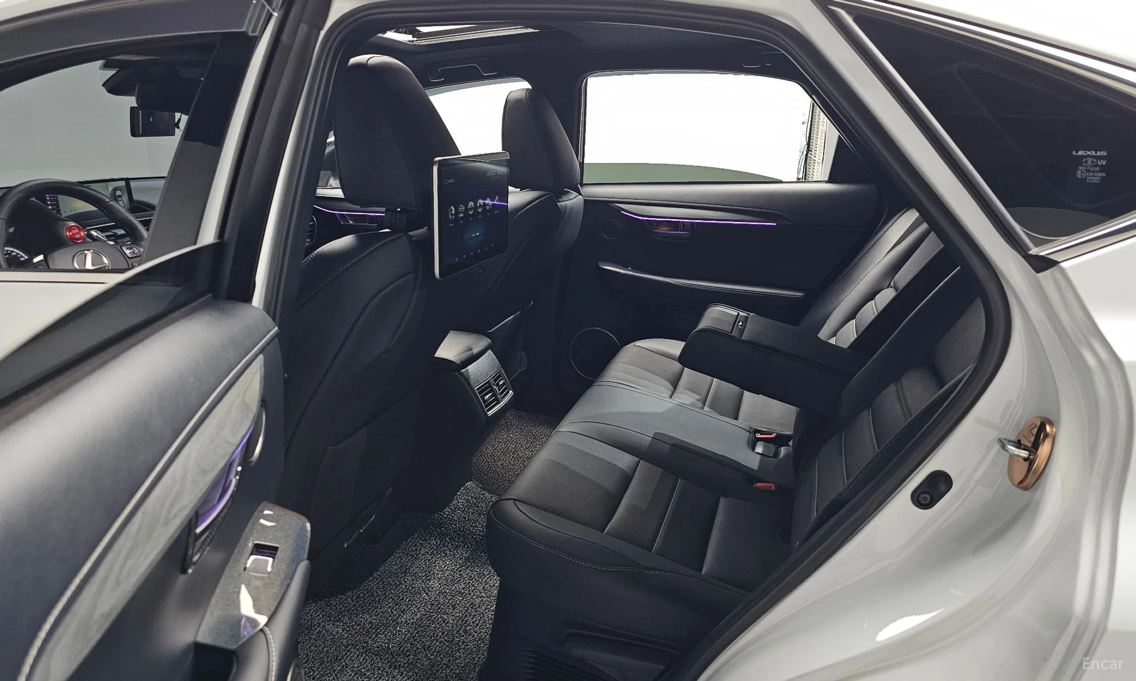 Lexus NX300 превью 12