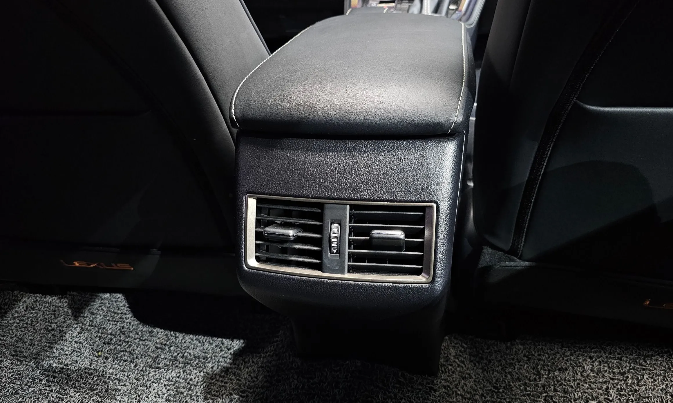 Lexus NX300 превью 19