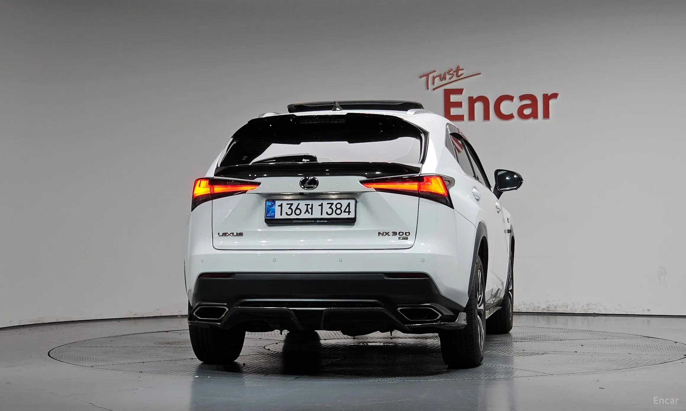 Lexus NX300 превью 4