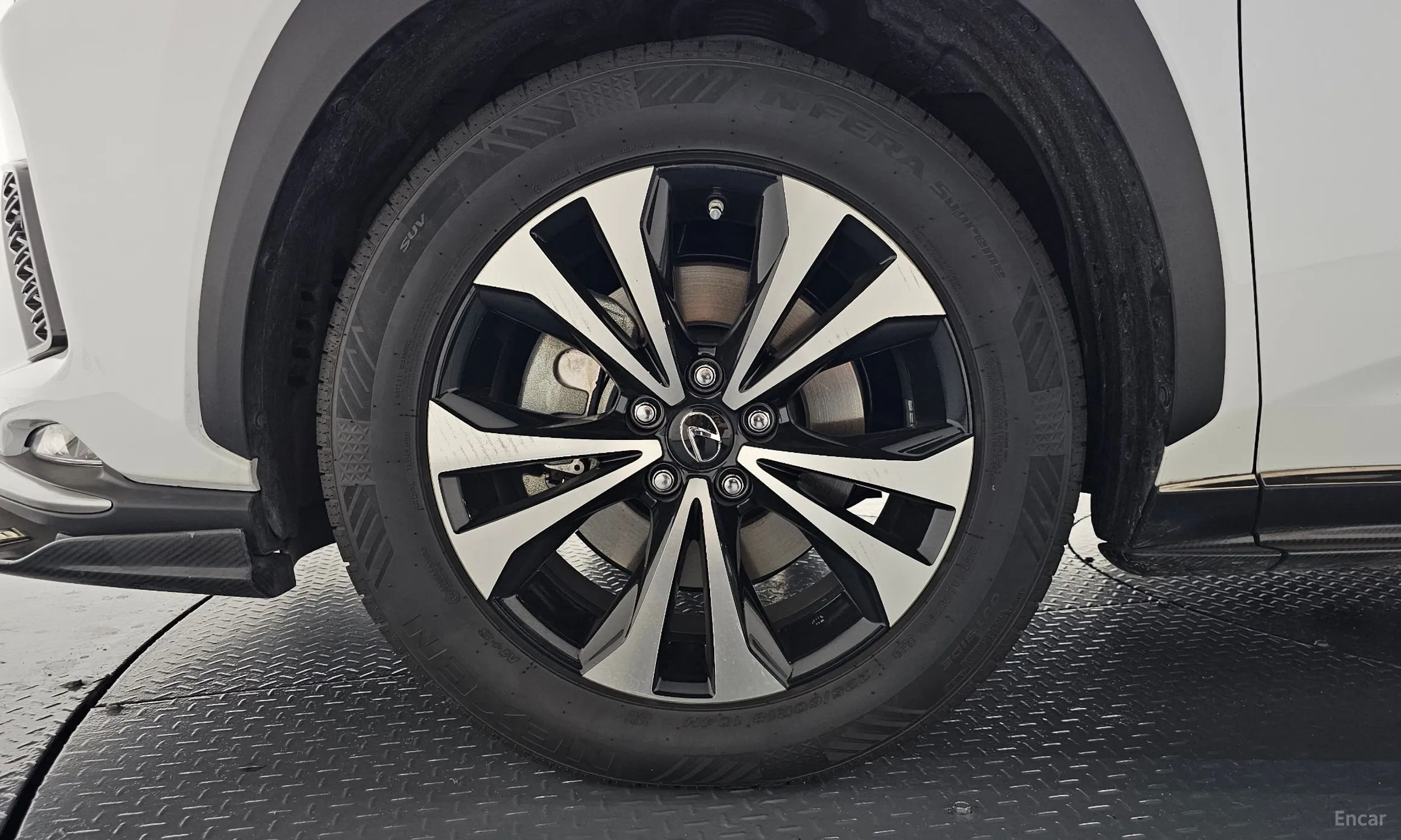 Lexus NX300 превью 5