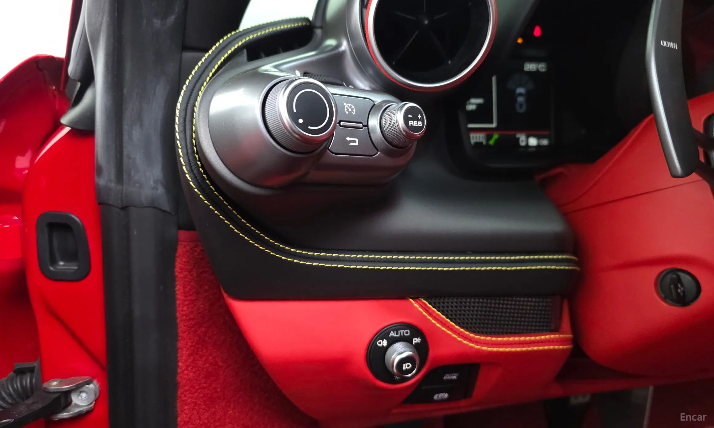 Ferrari F8 Tributo превью 19