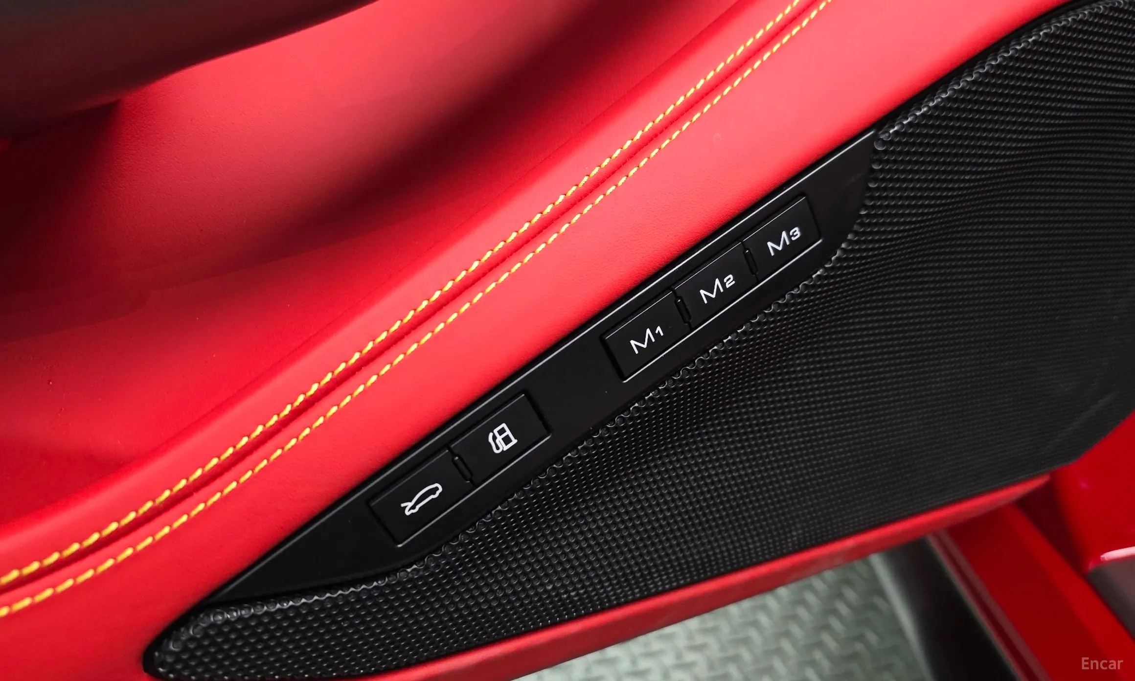 Ferrari F8 Tributo превью 20