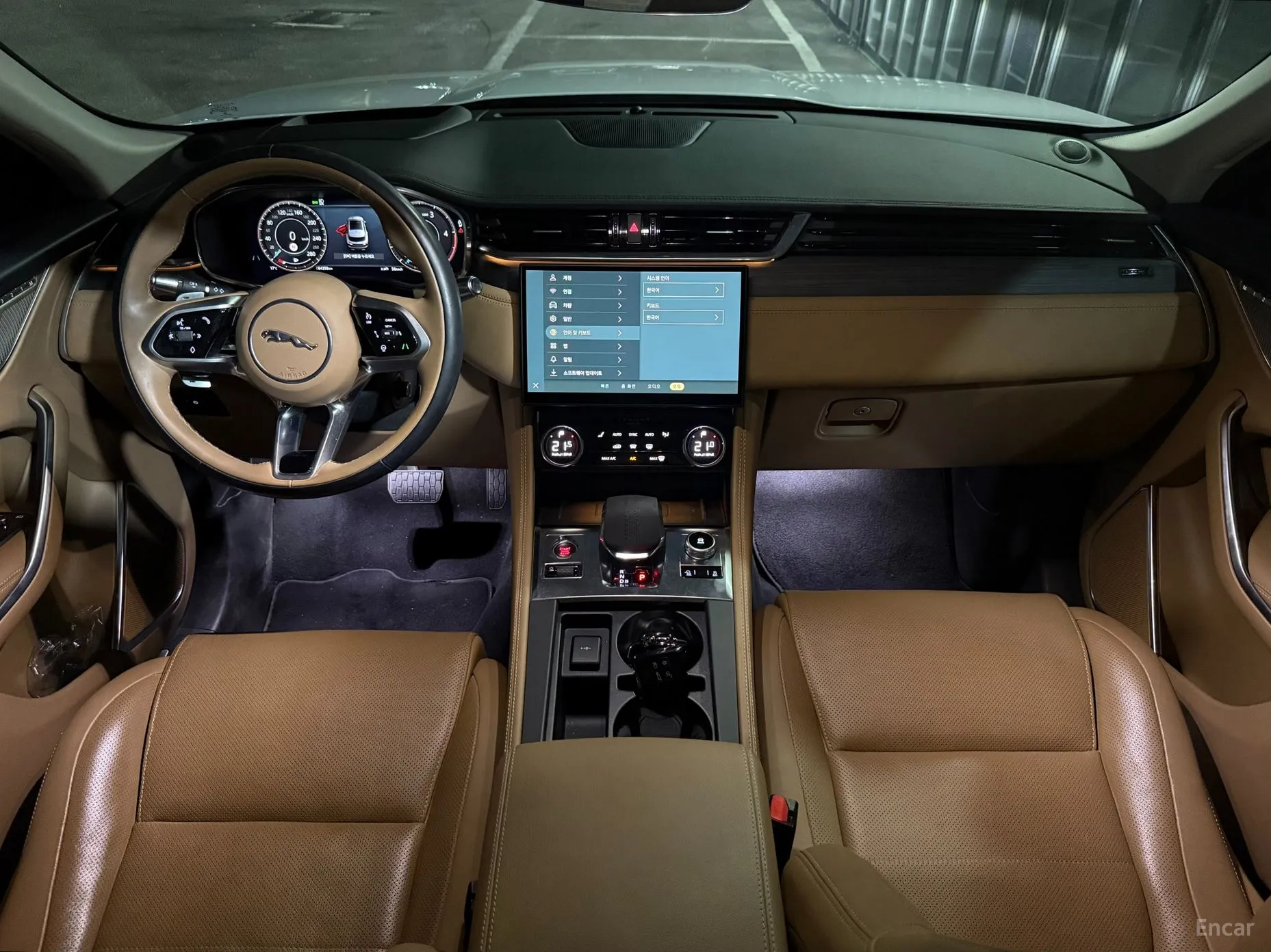 Jaguar F-PACE превью 3