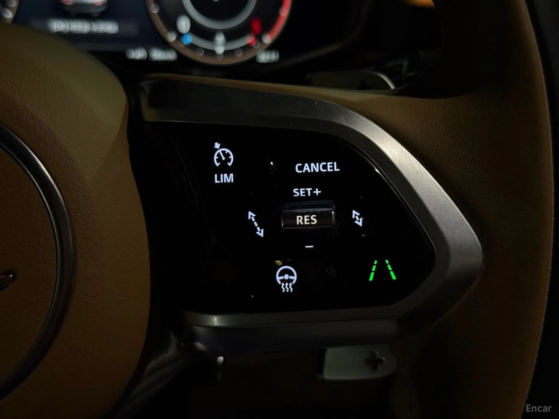 Jaguar F-PACE превью 6