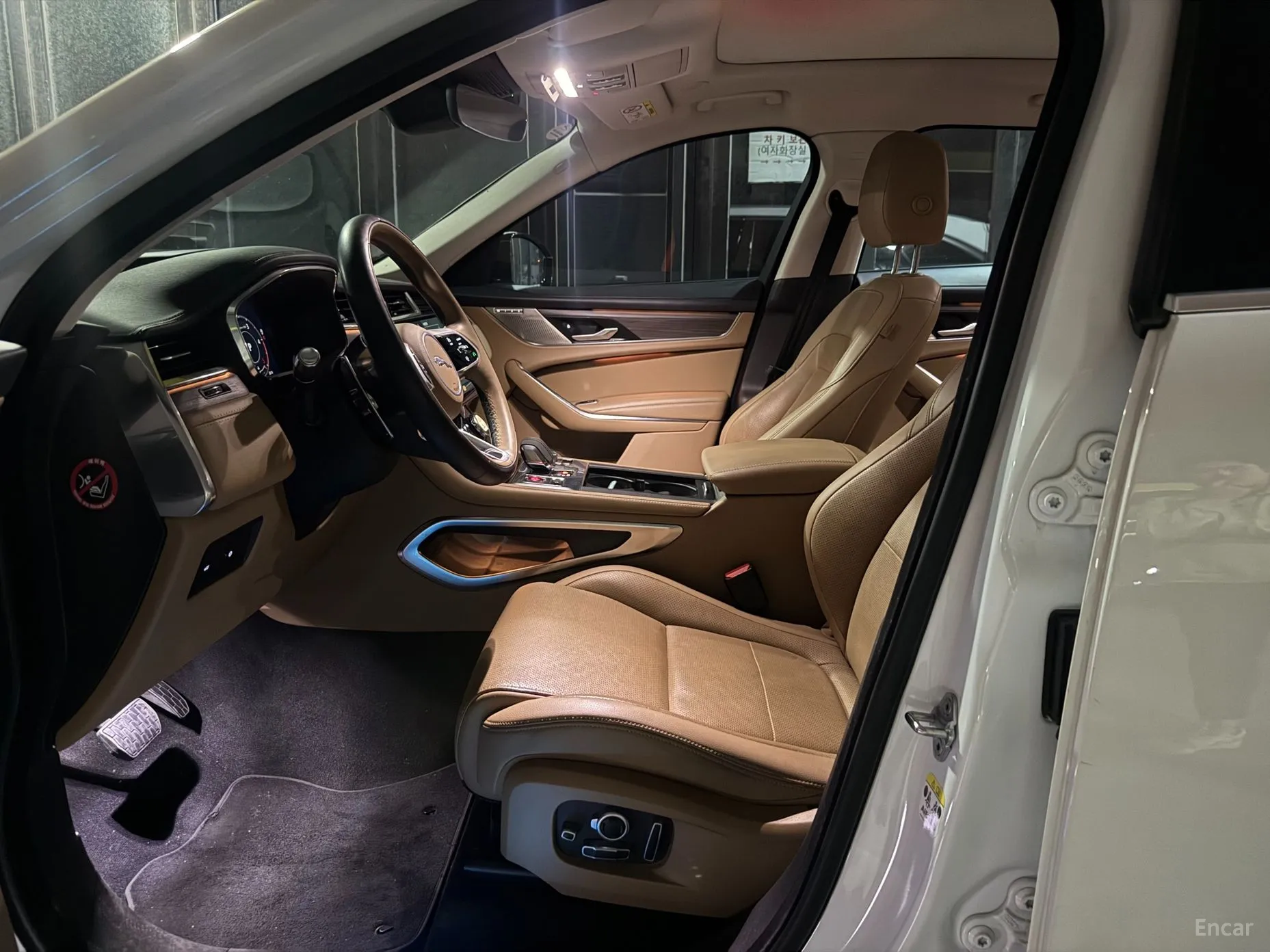 Jaguar F-PACE превью 7