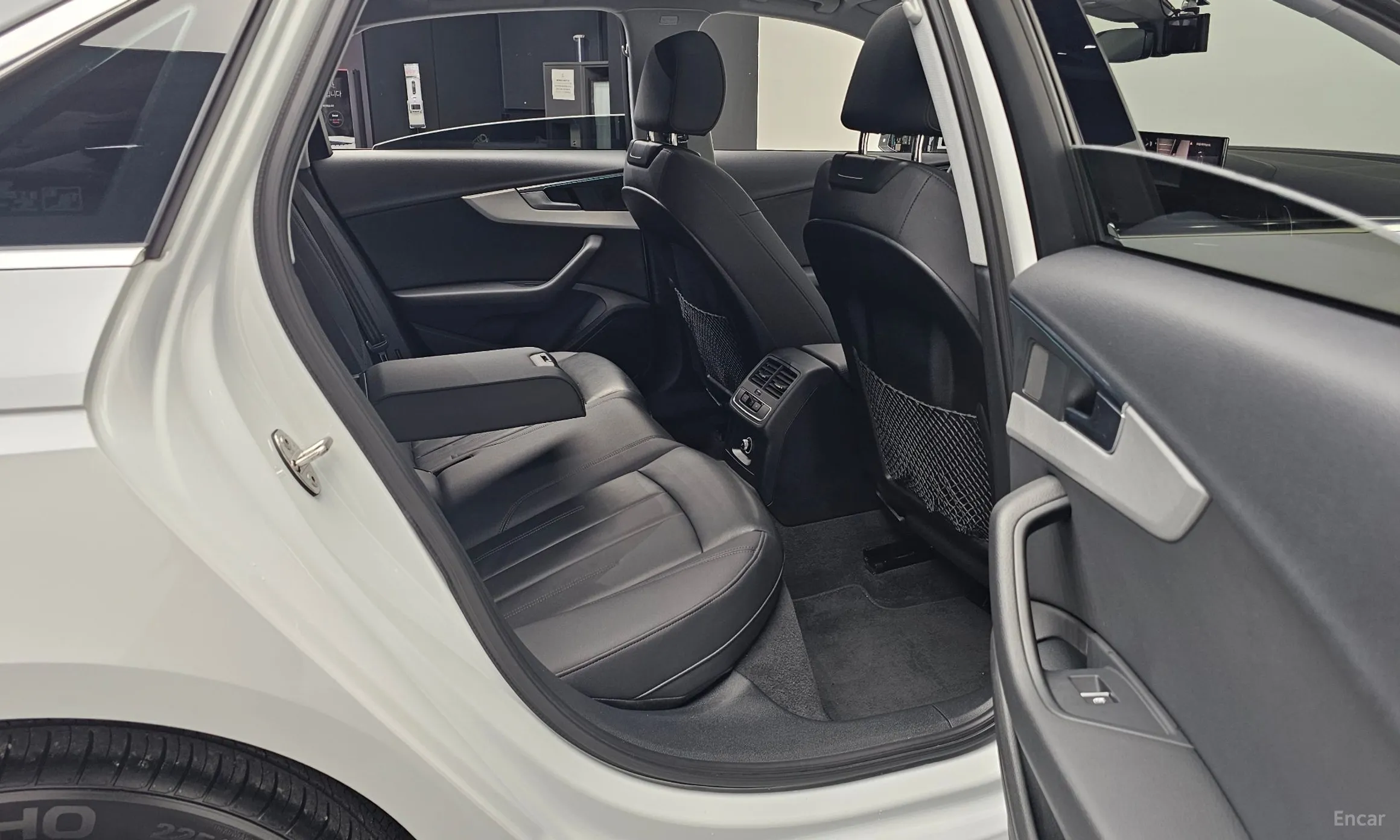 Audi A4 (B9) превью 11