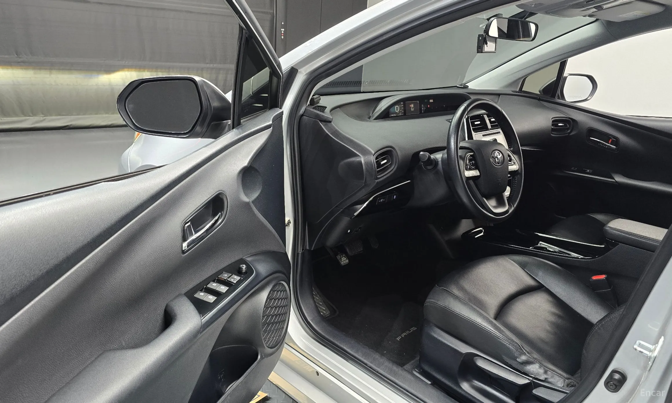 Toyota Prius 4th Generation превью 10