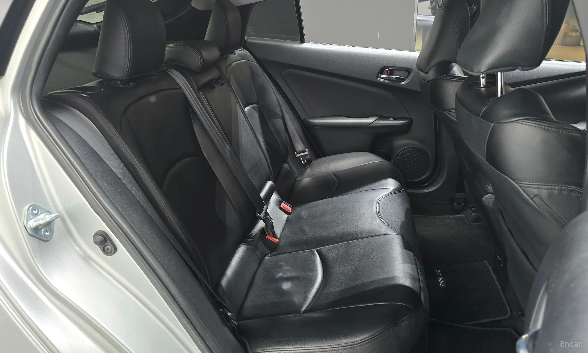 Toyota Prius 4th Generation превью 11