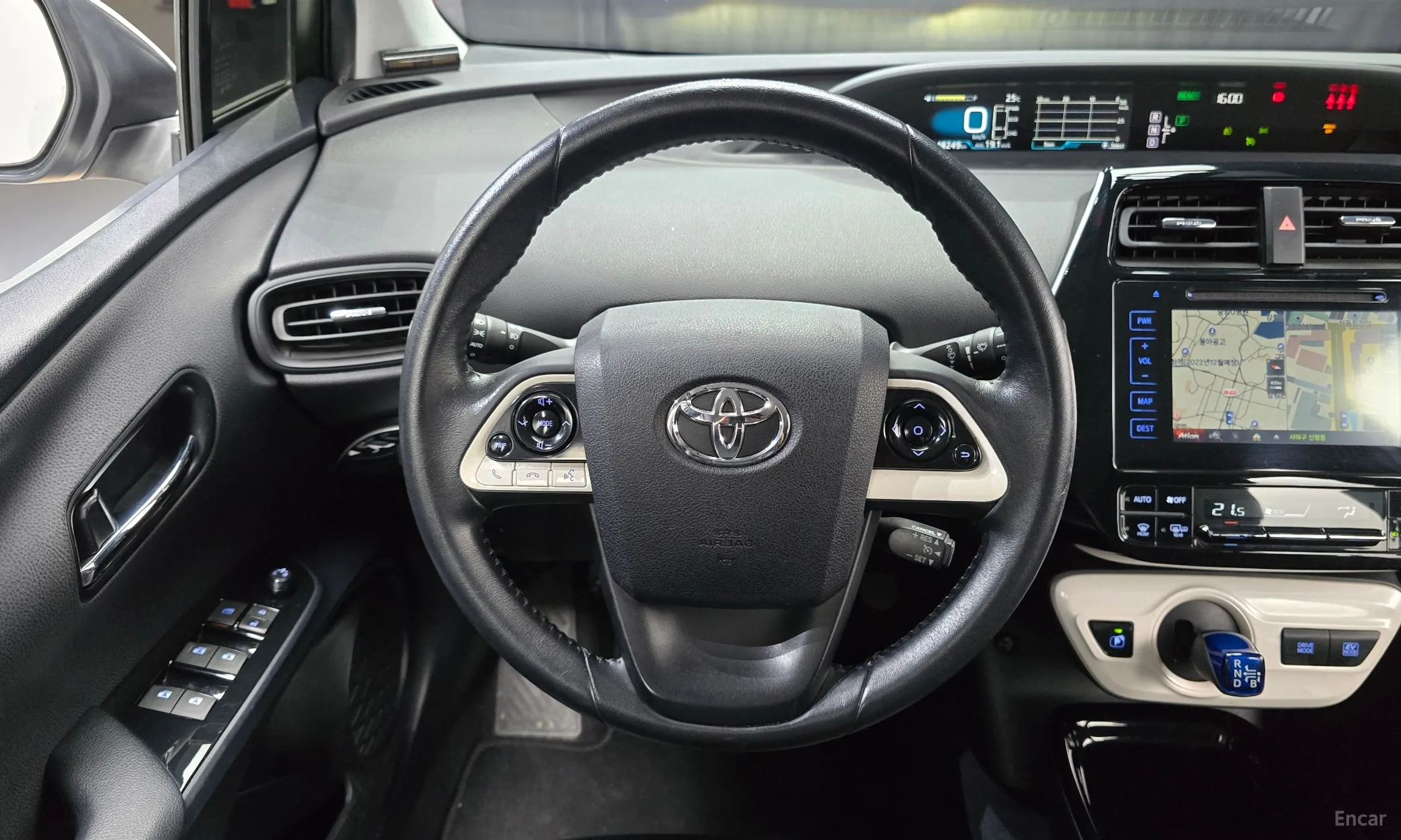 Toyota Prius 4th Generation превью 13