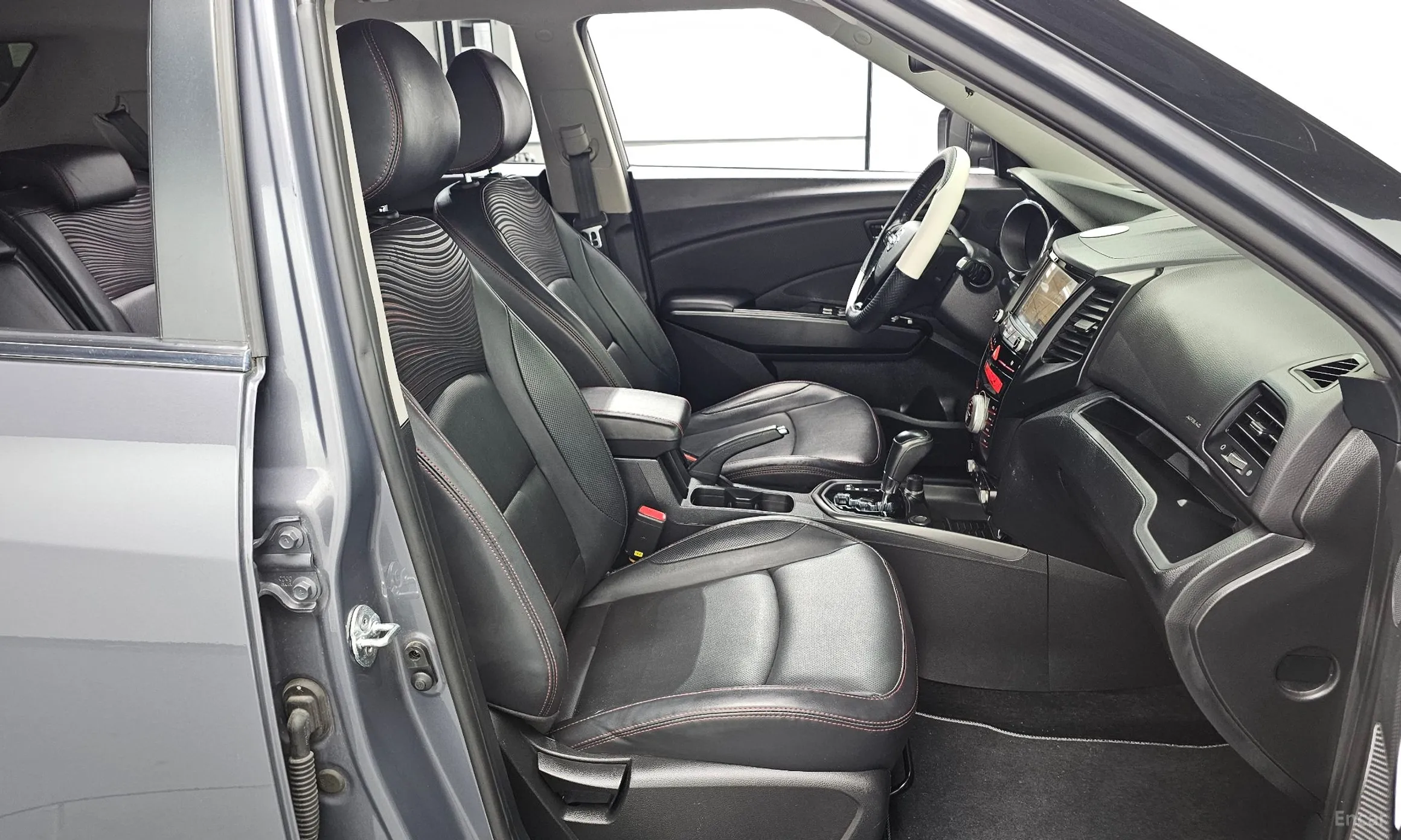 KG Mobility (SsangYong) Tivoli Air превью 10