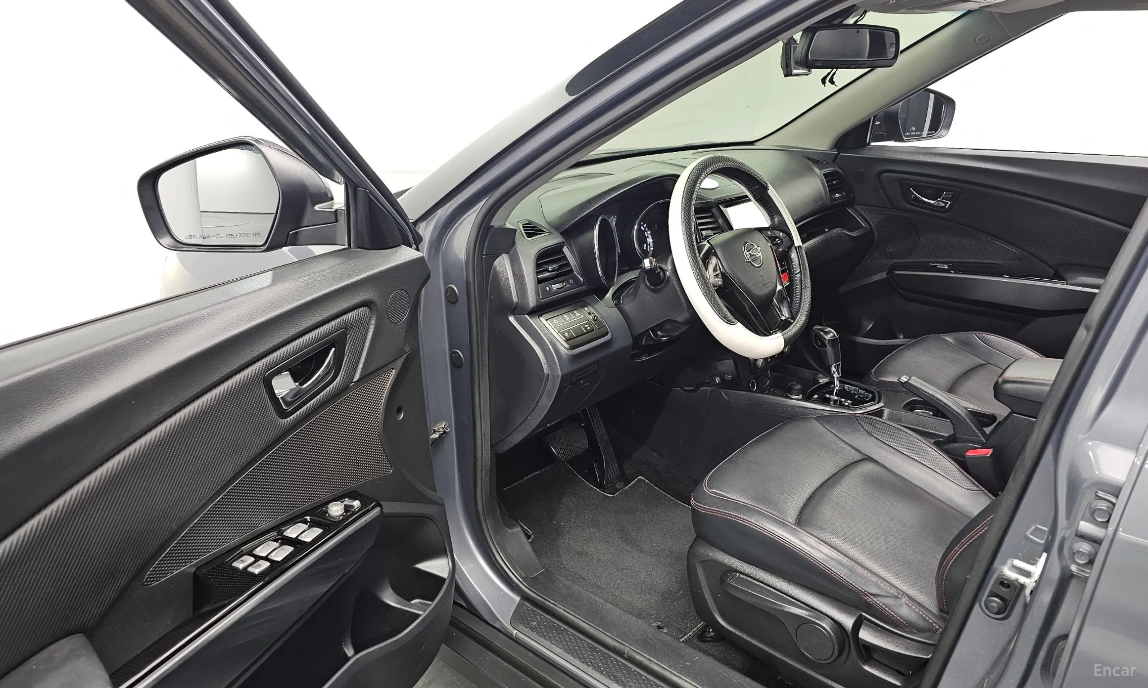 KG Mobility (SsangYong) Tivoli Air превью 12