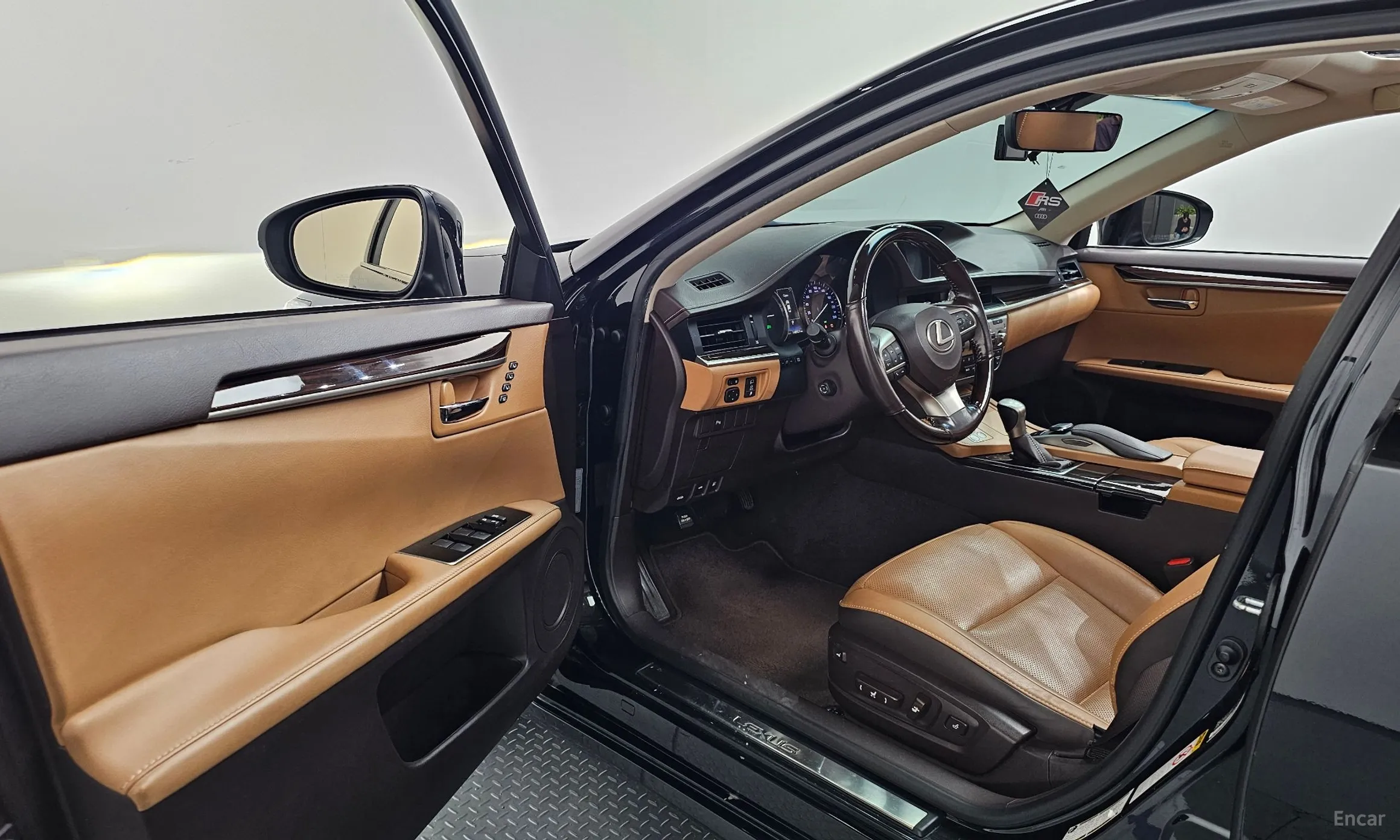 Lexus New ES300h превью 10