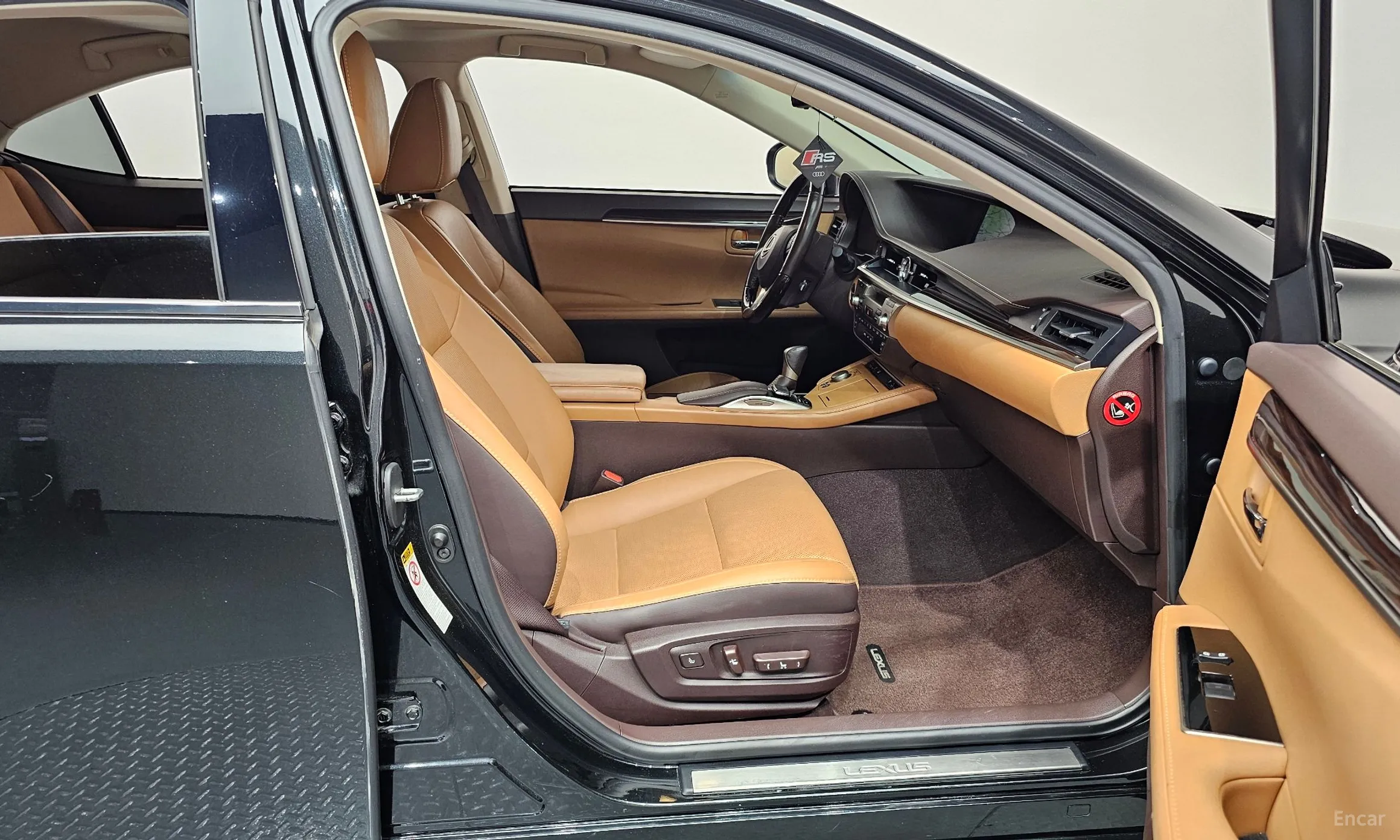Lexus New ES300h превью 11