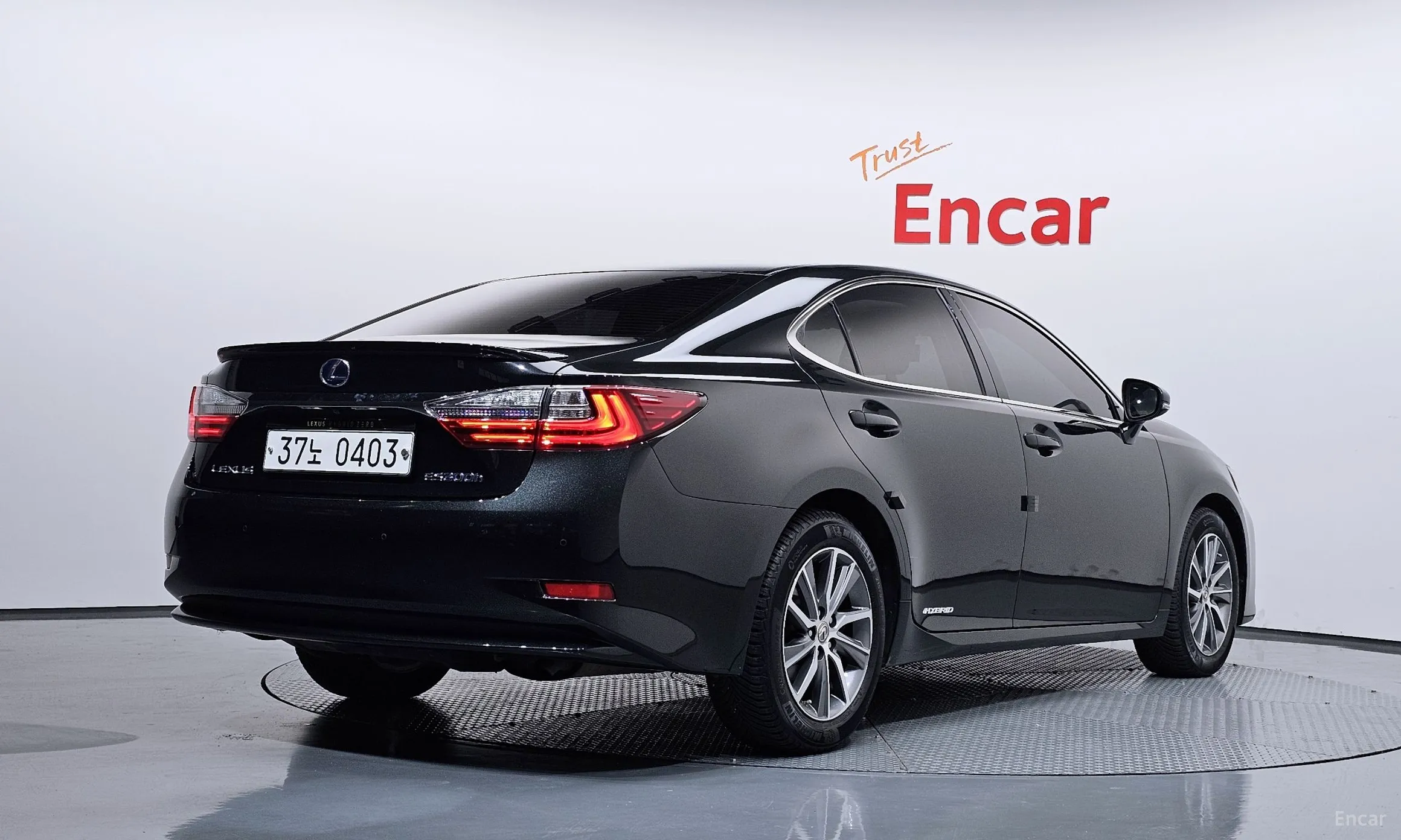 Lexus New ES300h