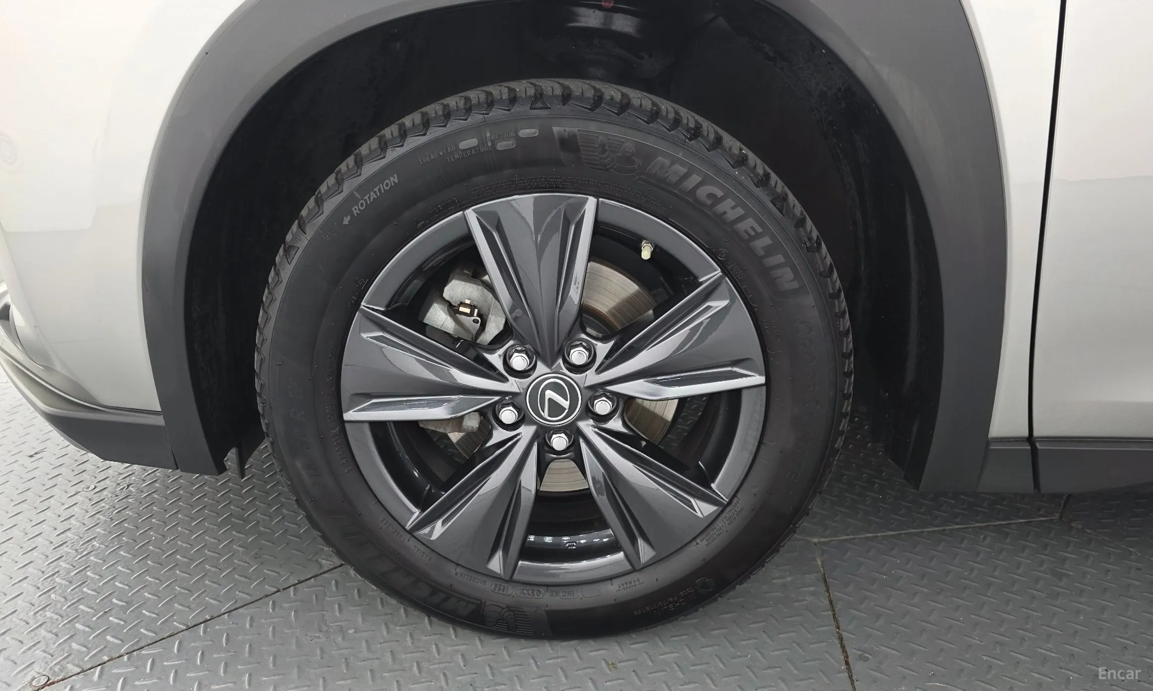 Lexus UX250h превью 5